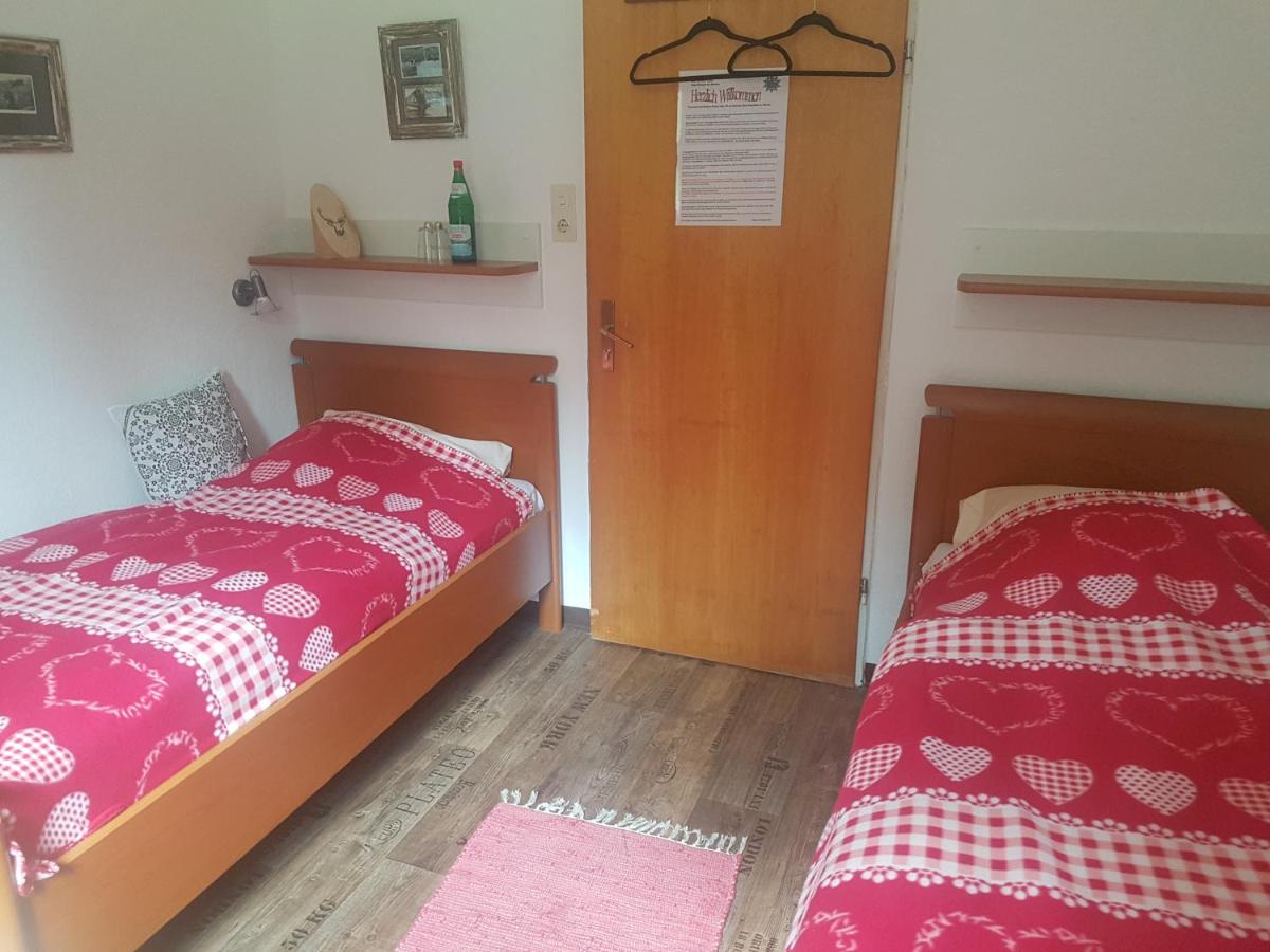 Standard Twin Room with Shared Bathroom photo 2