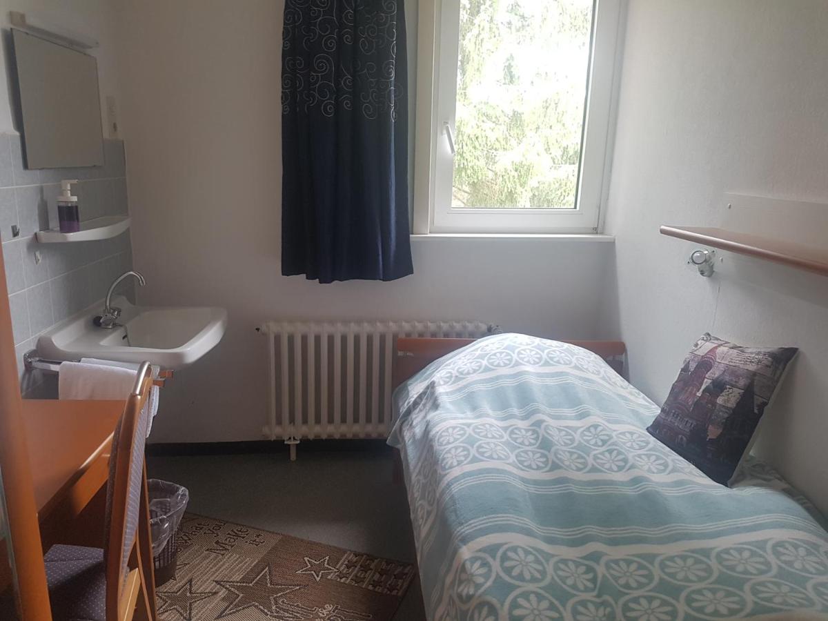 Single Room with Shared Shower and Toilet photo 3