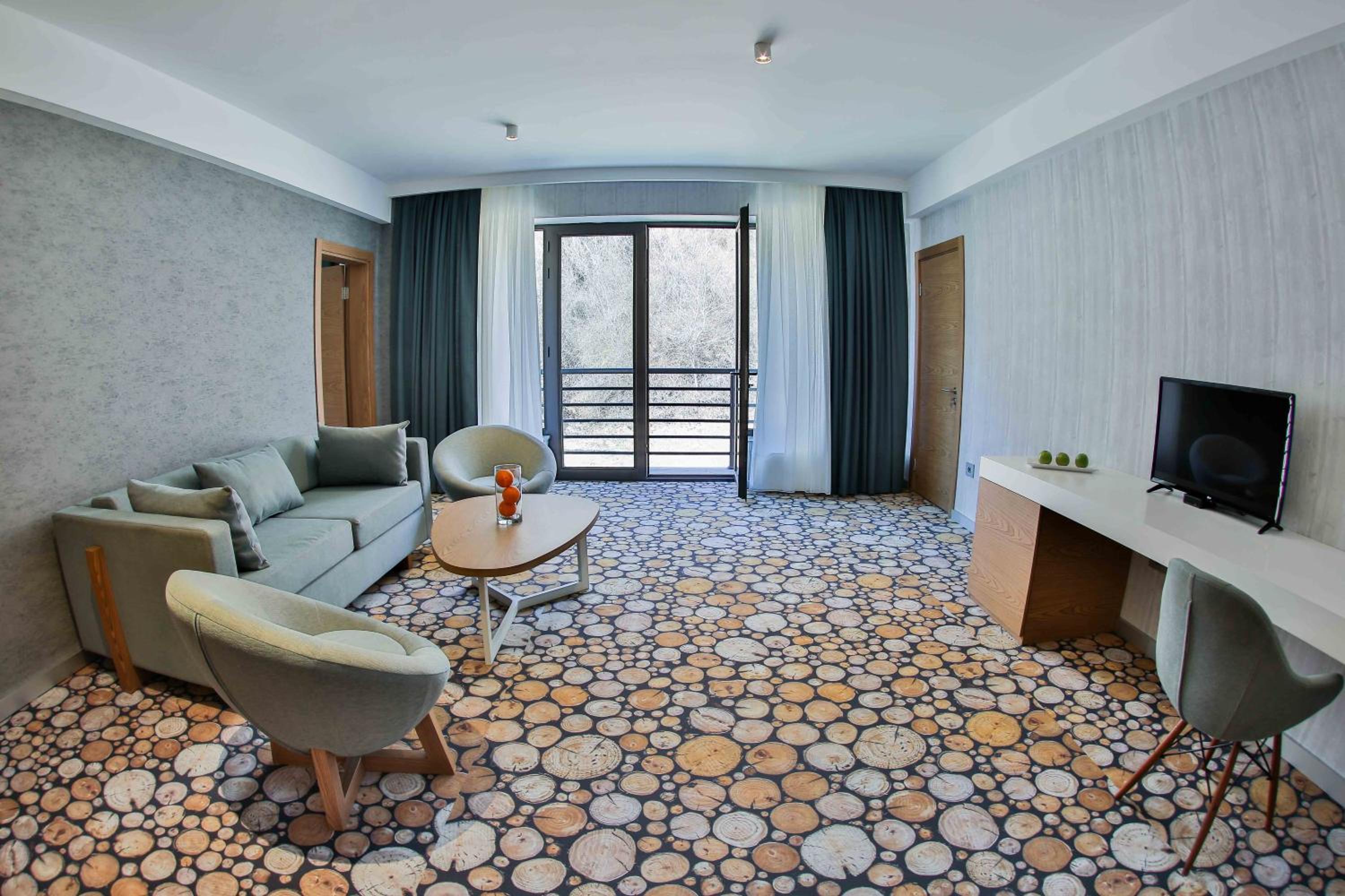 Junior Suite with Mountain View