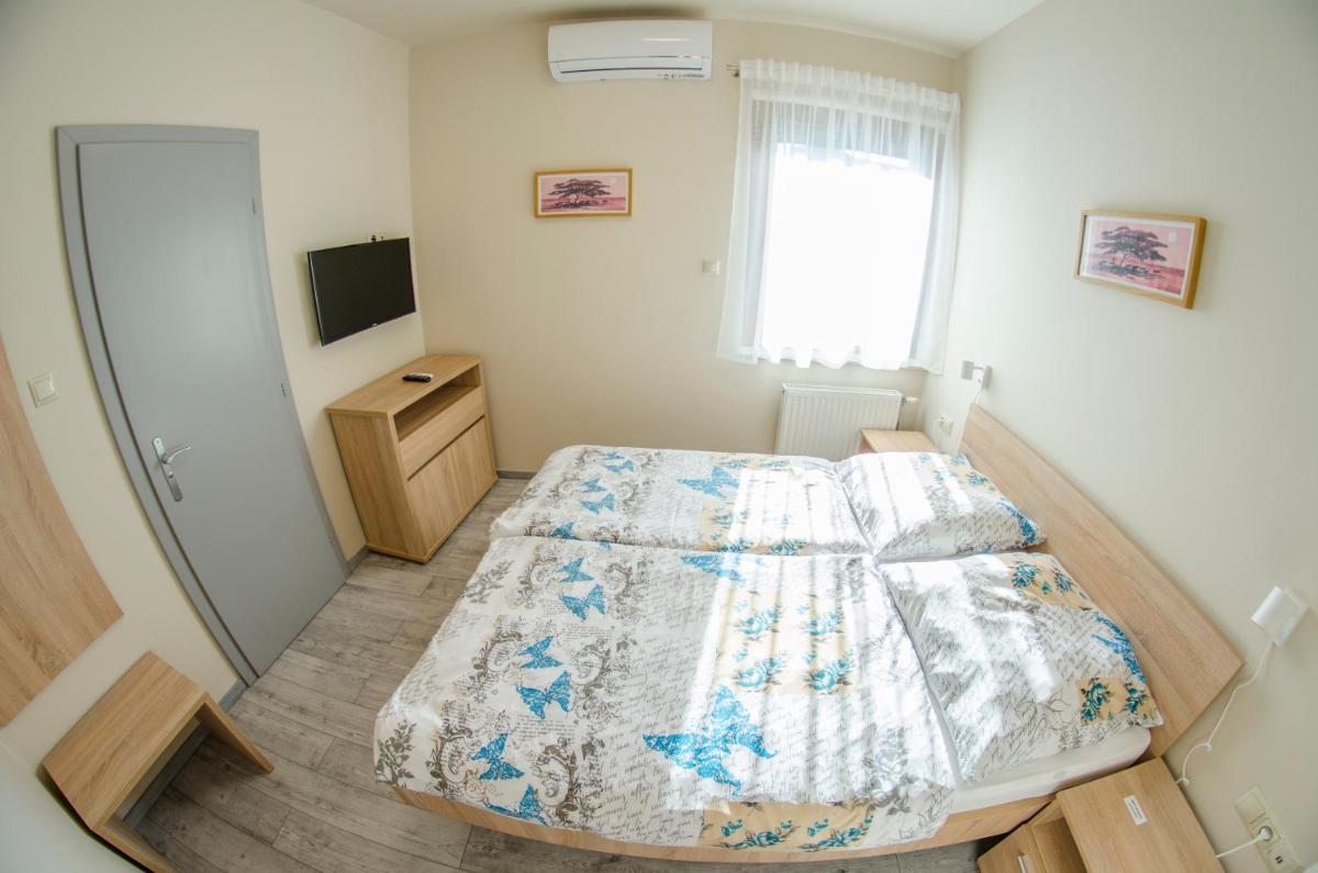 Standard Queen Room photo 1