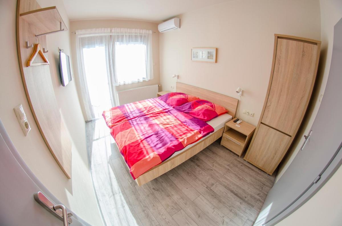 King Room with Balcony photo 1