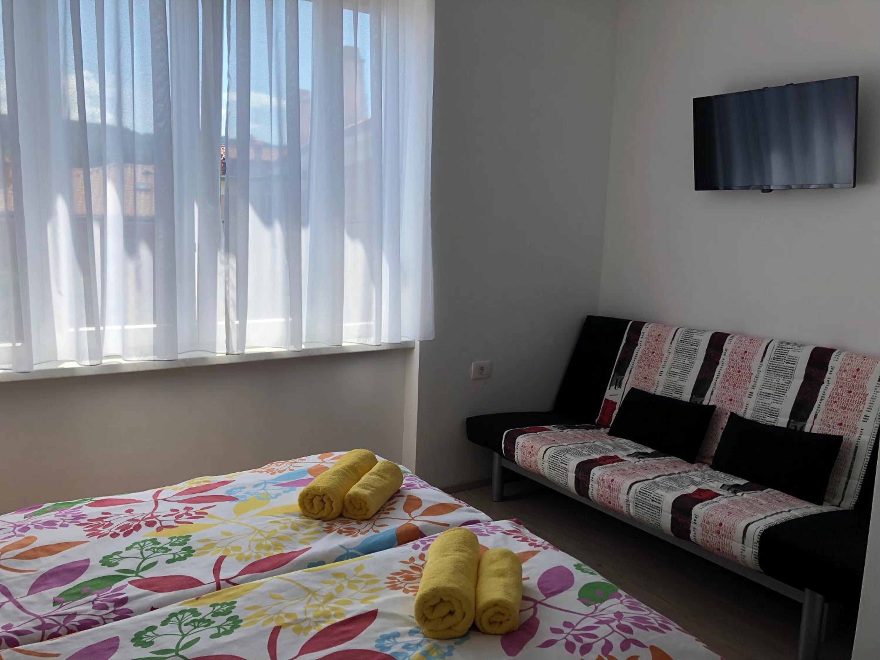Double Room with Private Bathroom - Photo 4