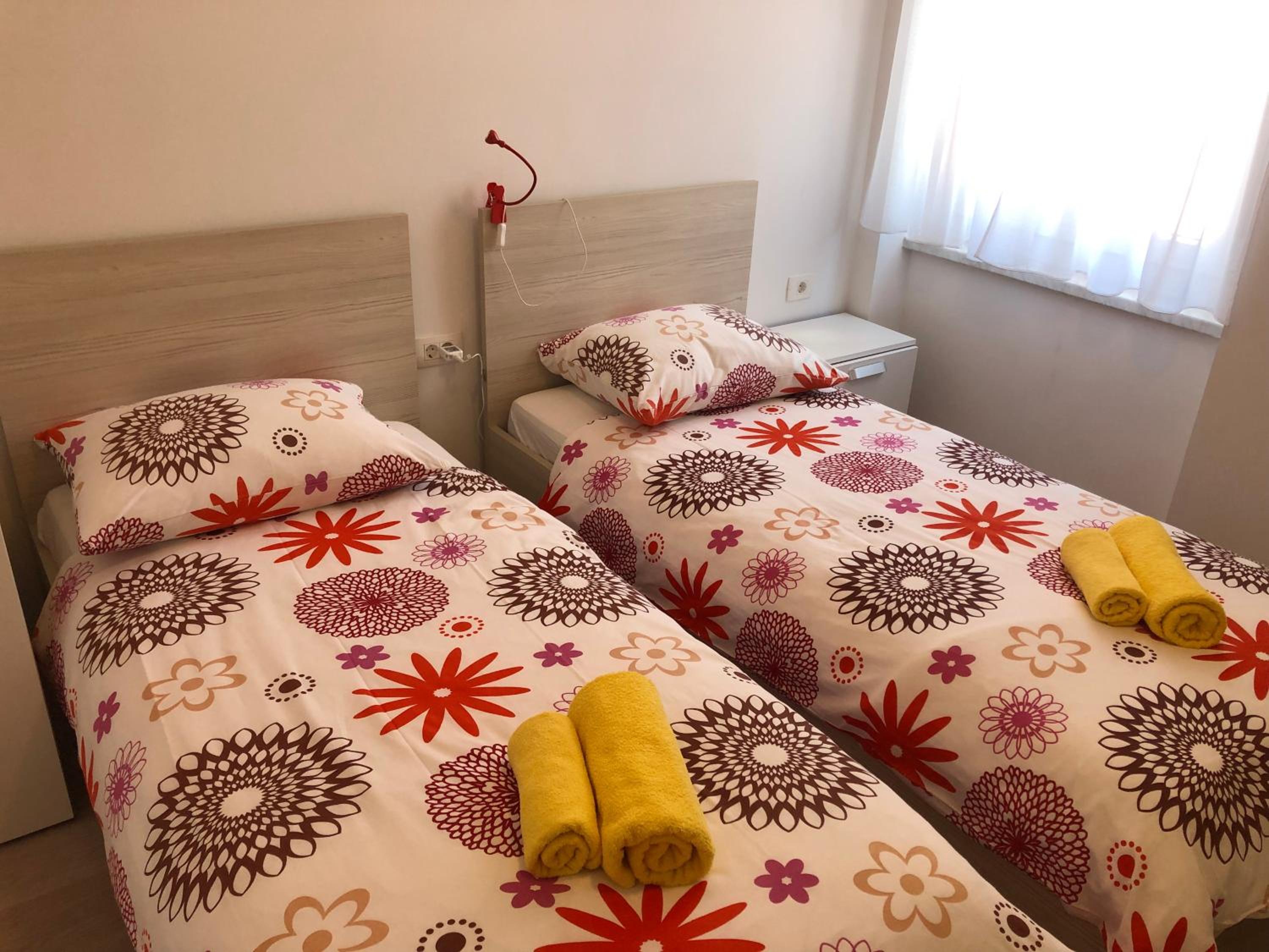 Twin Room with Private Bathroom - Photo 1