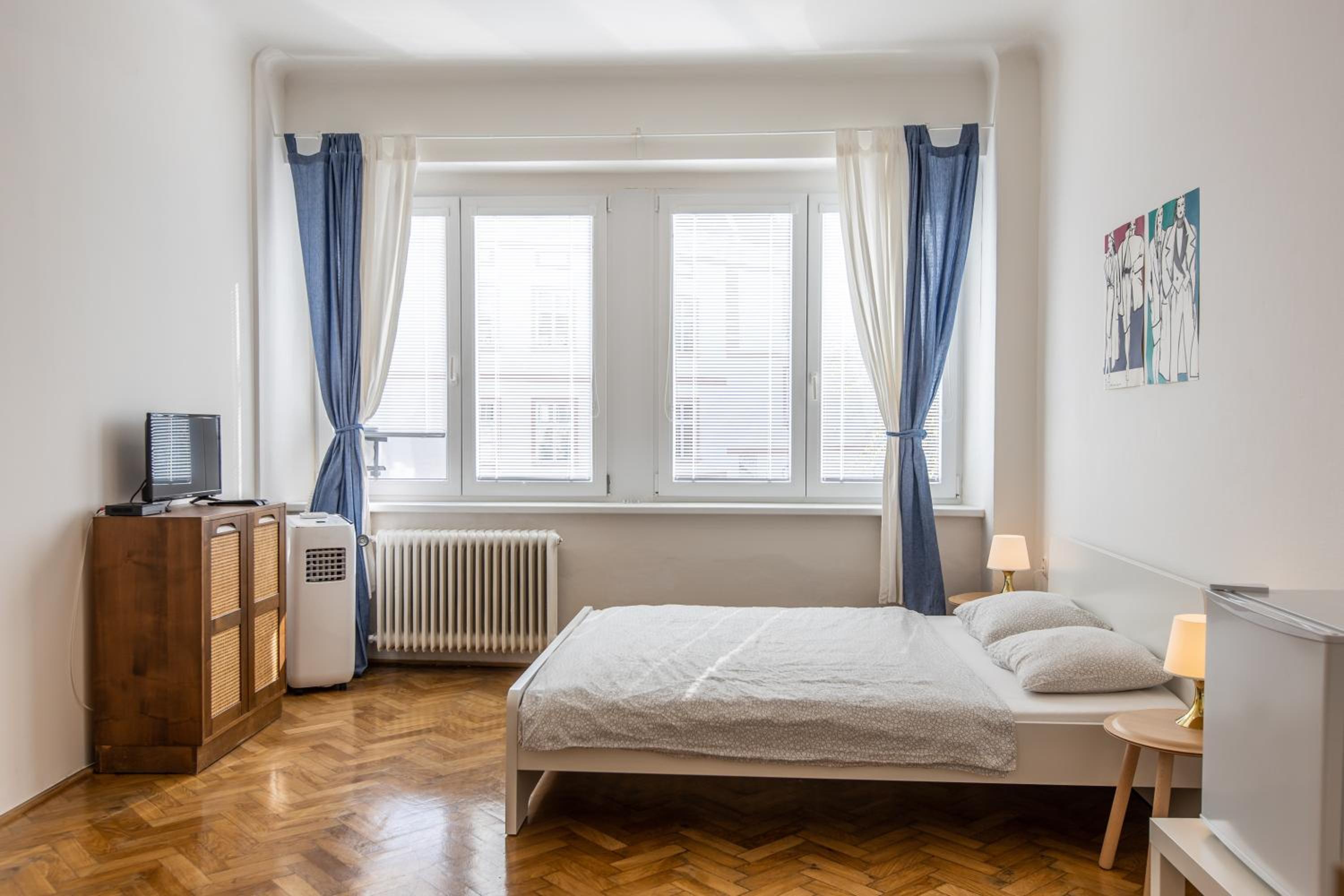 Studio Apartment - Photo 3