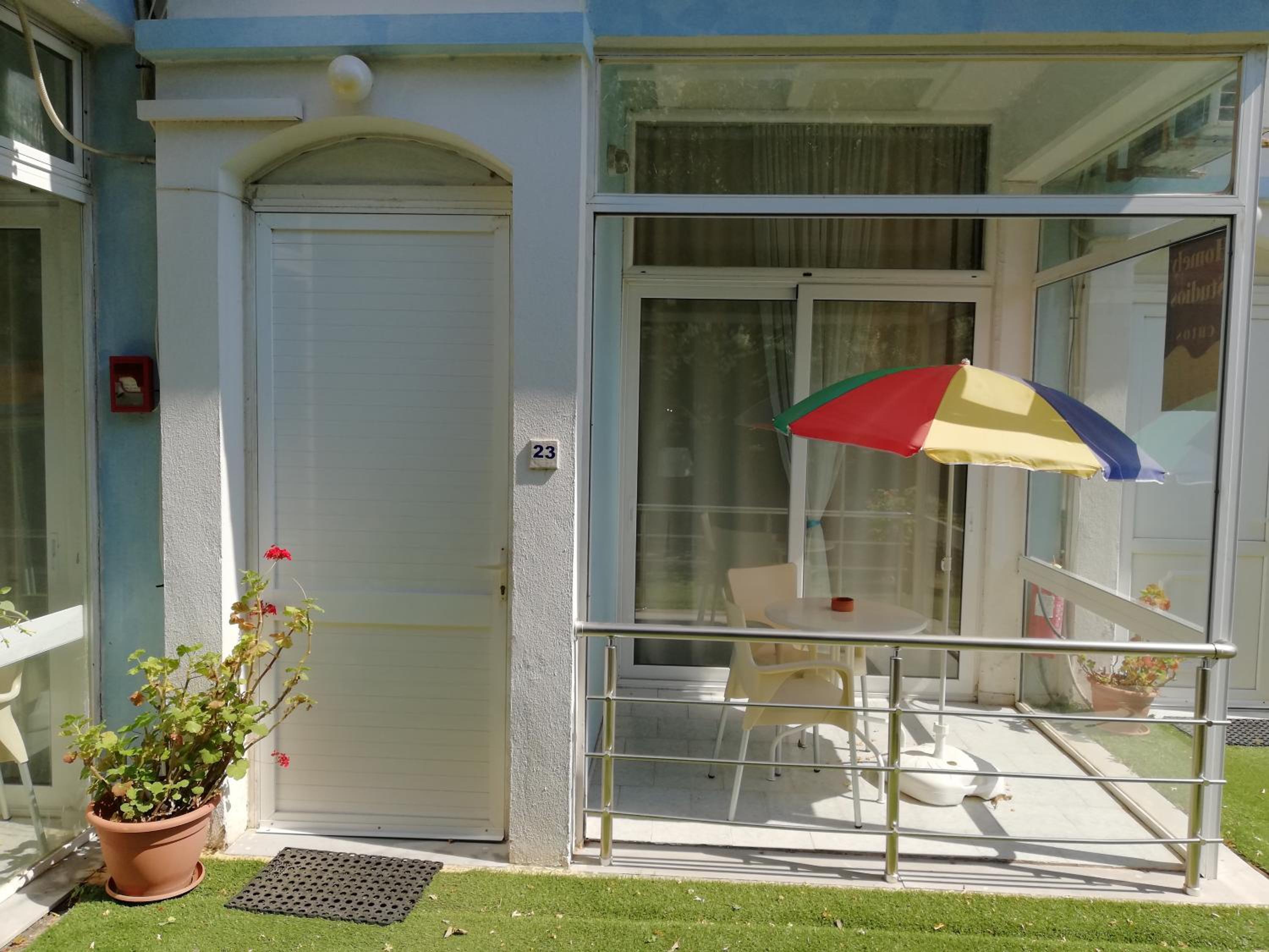 Double bed studio with garden view - Photo 2