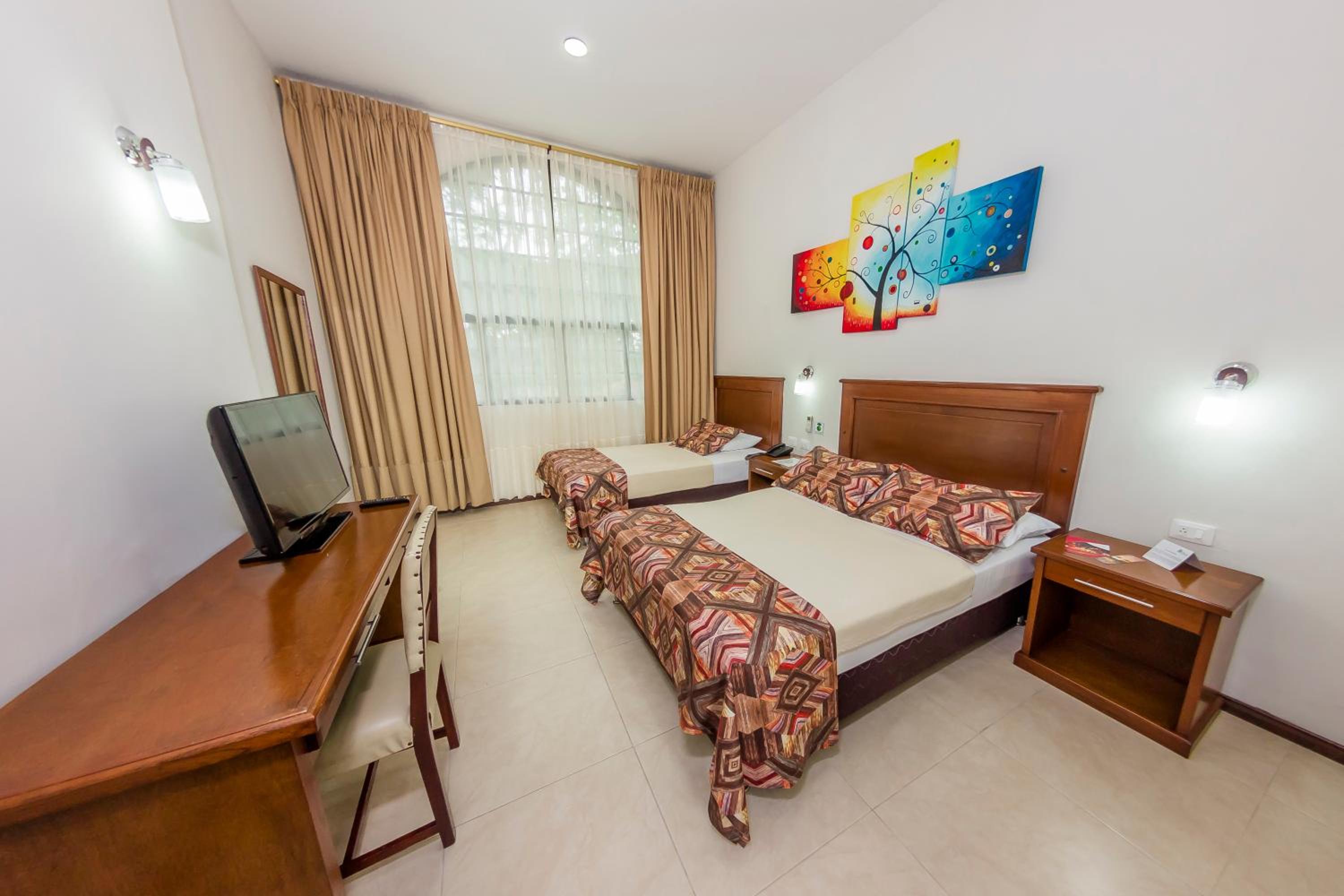 Twin Room - Photo 2