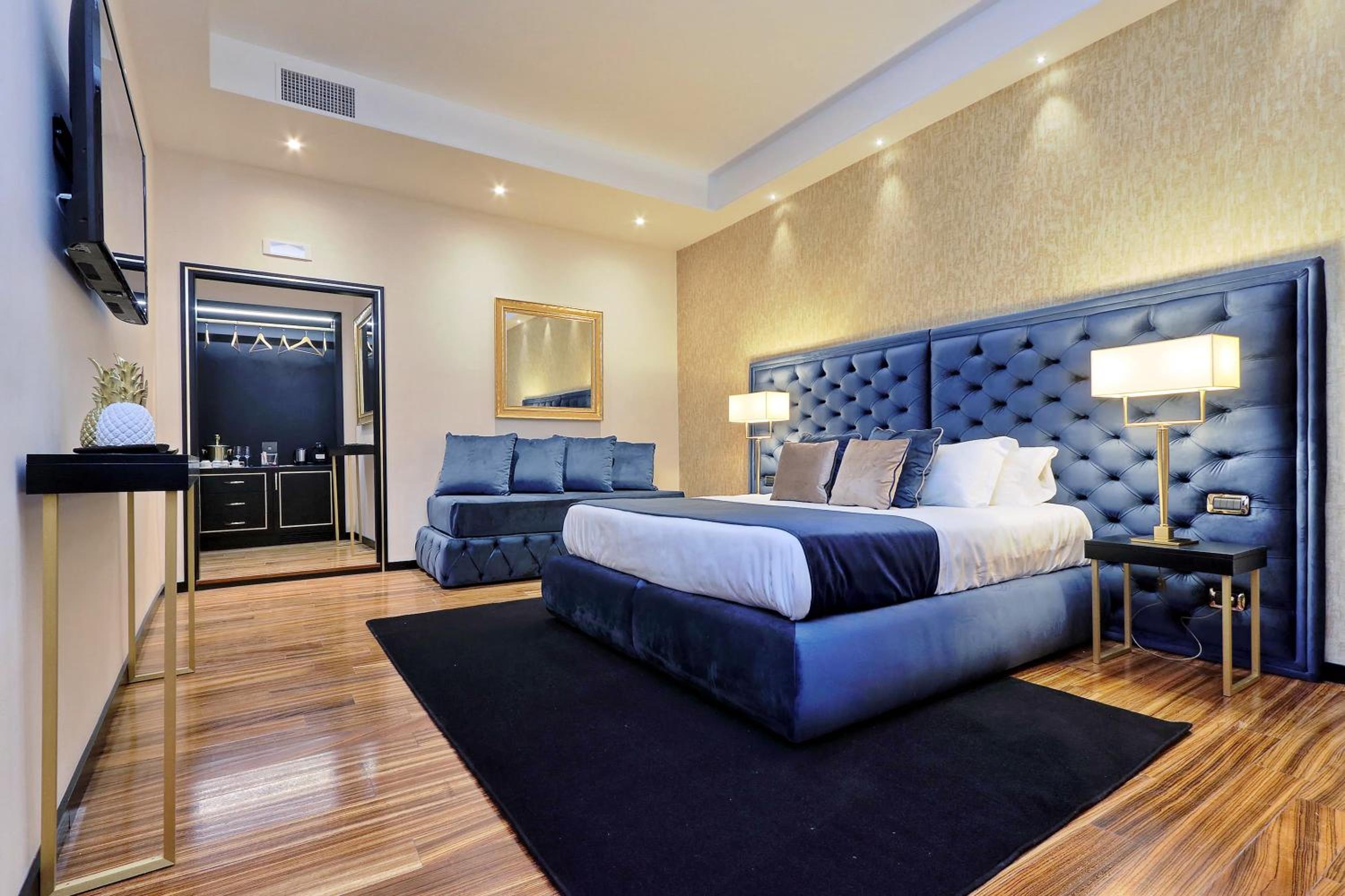 Deluxe Suite with Spa Bath photo 3