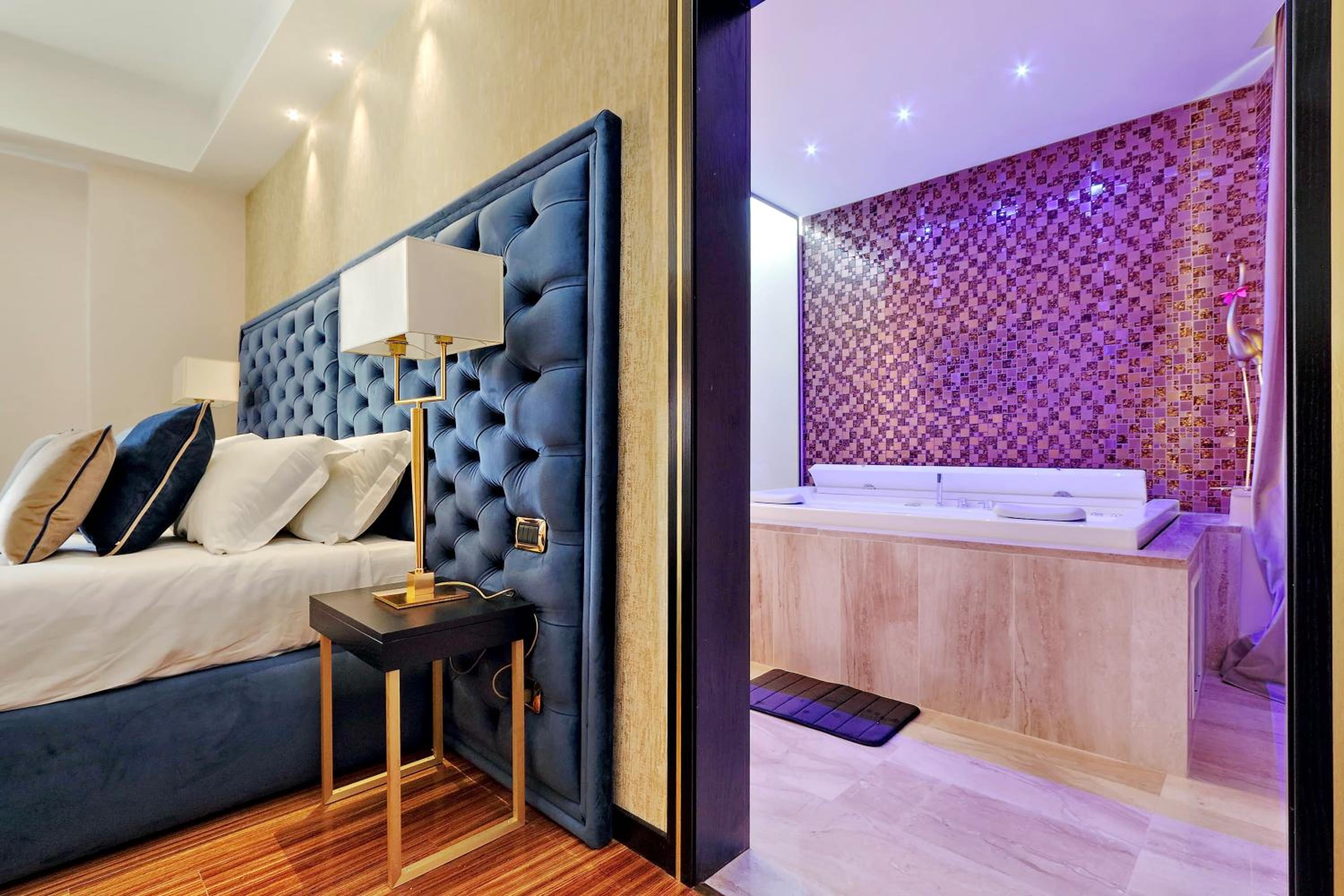 King Suite with Spa Bath photo 2