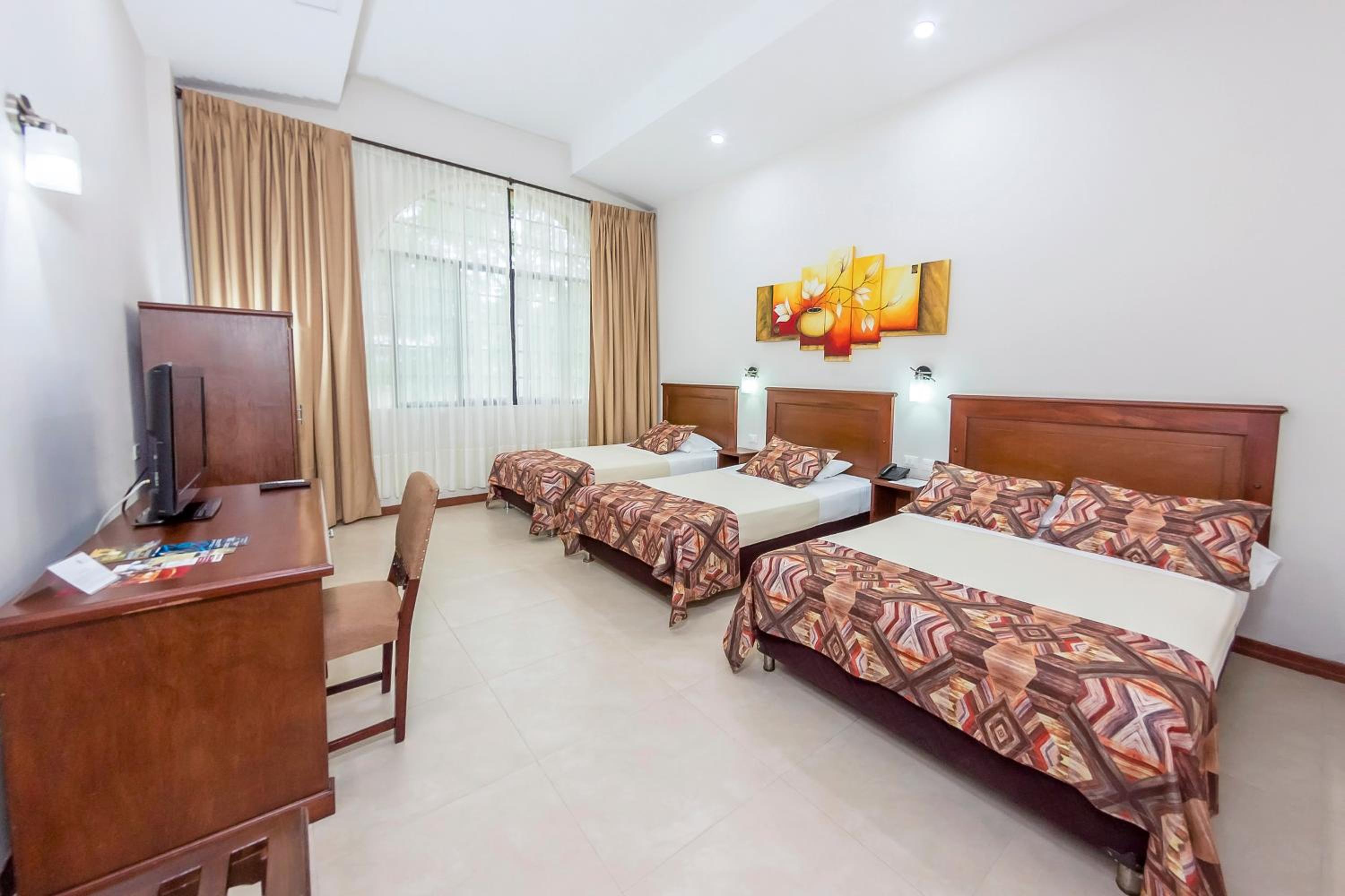 Standard Twin Room - Photo 4