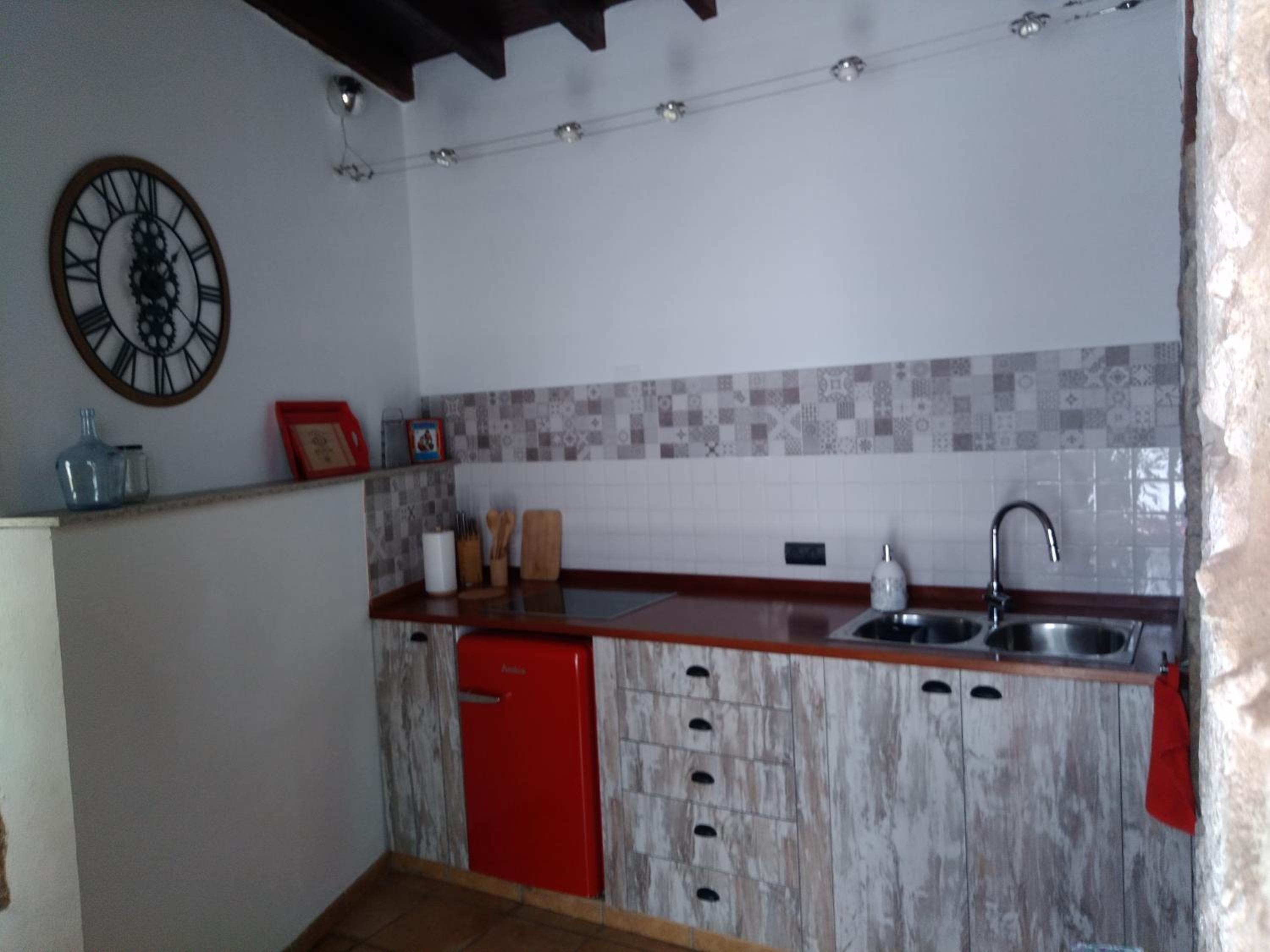 One-Bedroom House - Photo 2