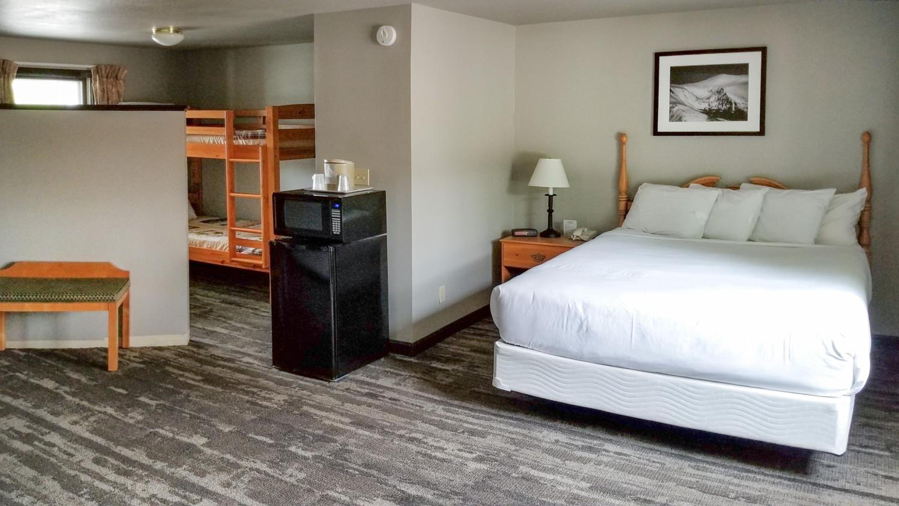 Quadruple Room, One Queen and Bunk beds - Non Smoking/Exterior Hall