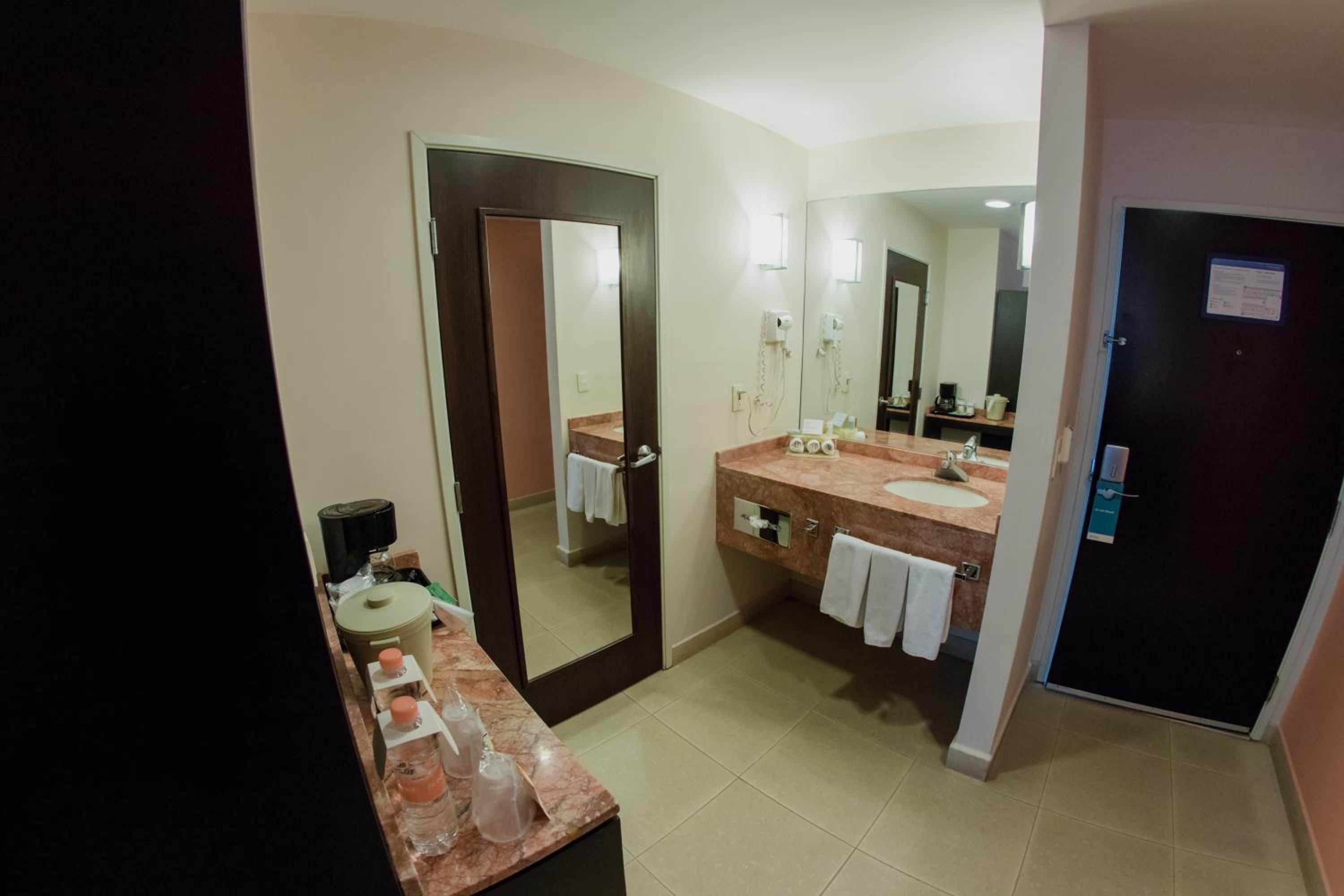 Deluxe Twin Room - Photo 2