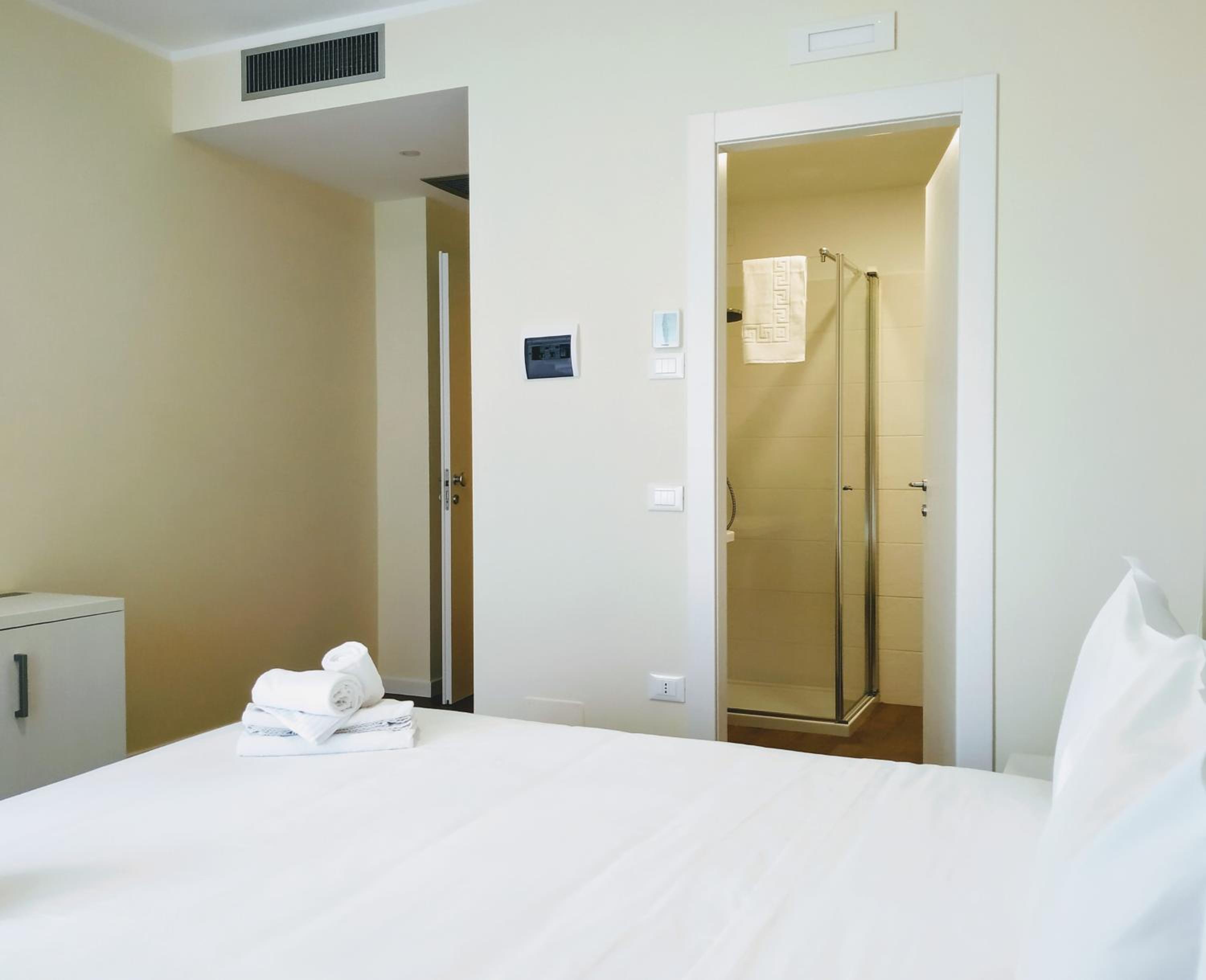 Standard Double Room - Photo 2
