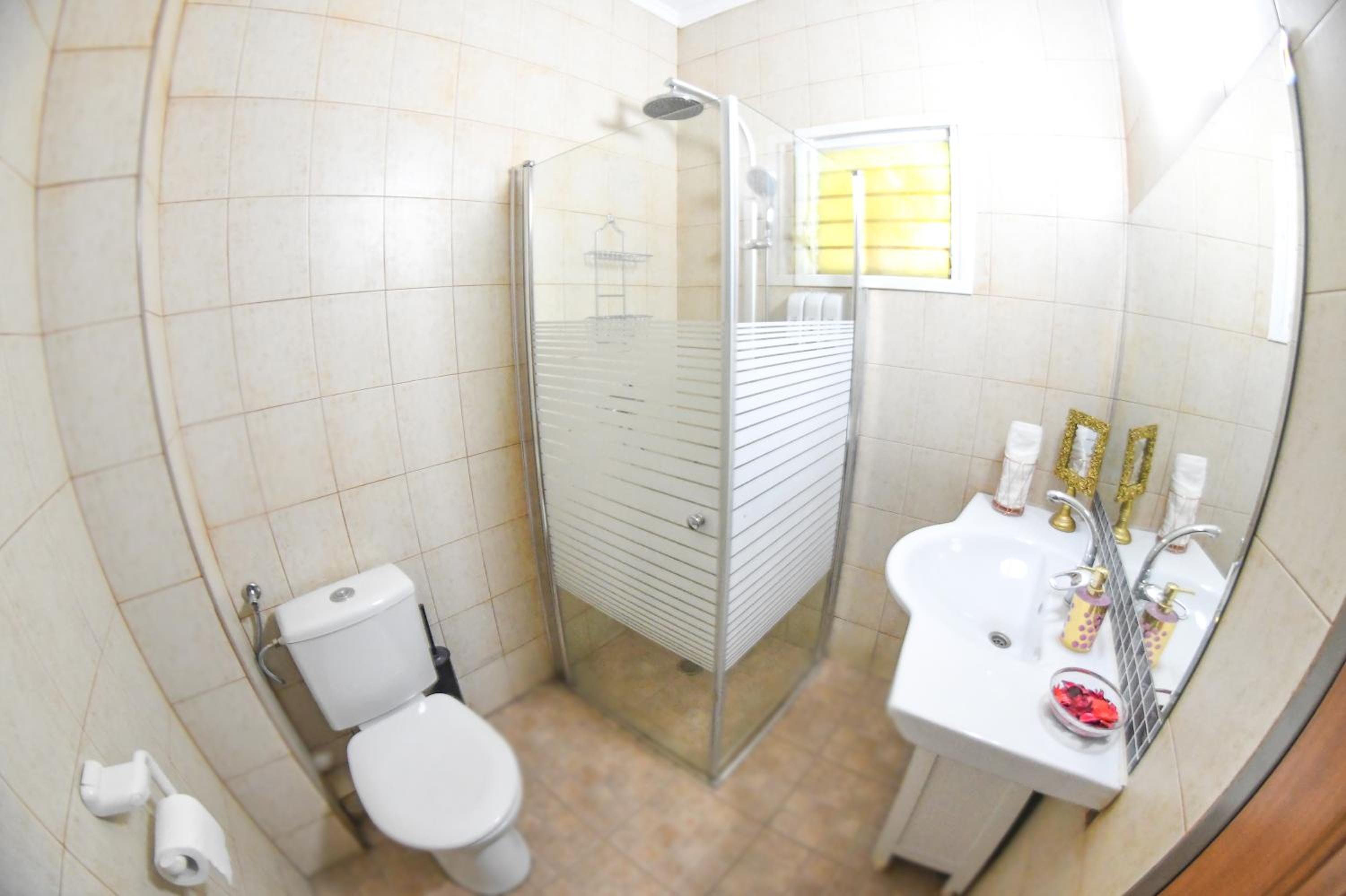 Deluxe Suite with Spa Bath - Photo 15