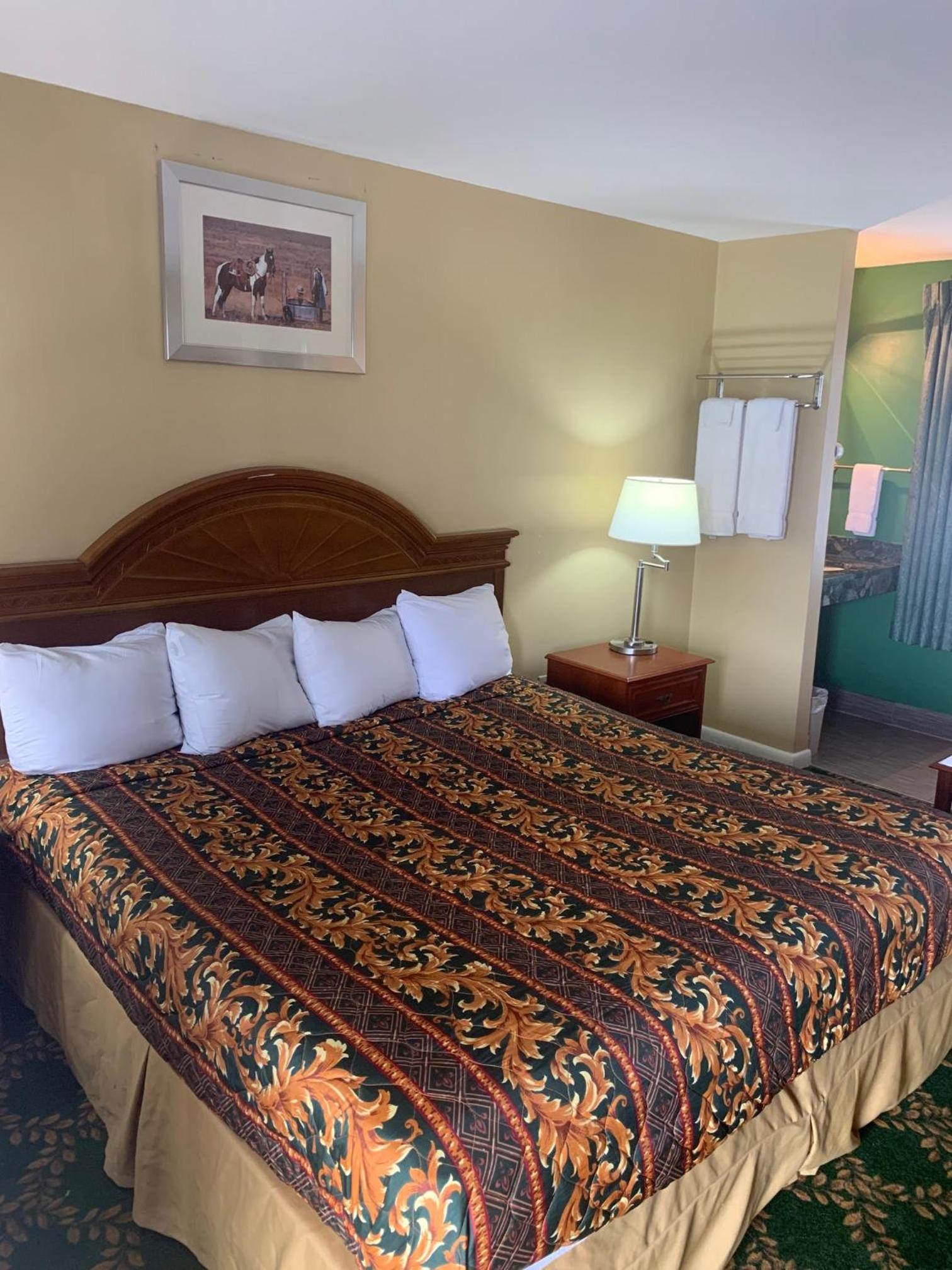 Standard King Room photo 1