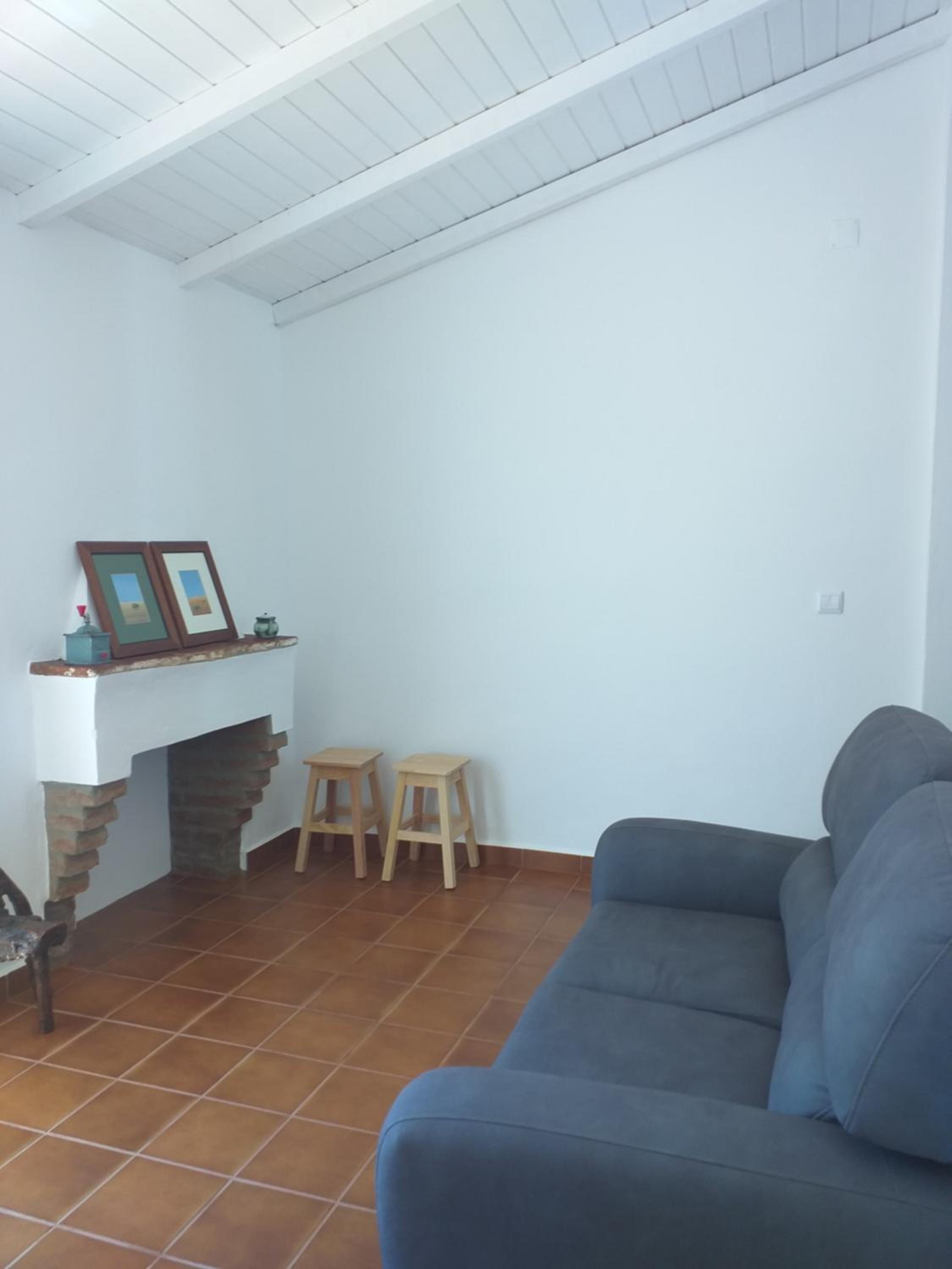 Two-Bedroom House - Photo 4