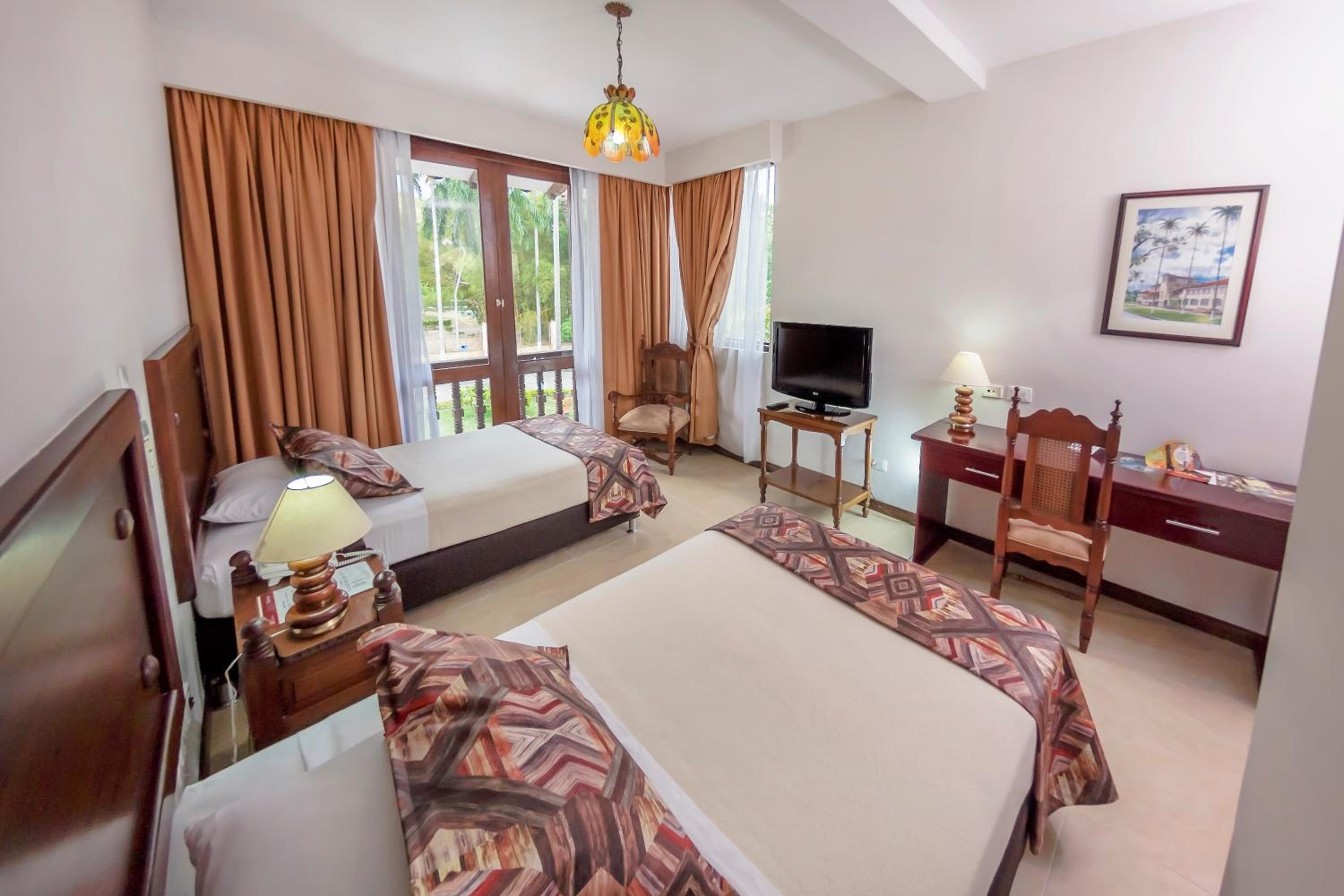 Twin Room - Photo 3