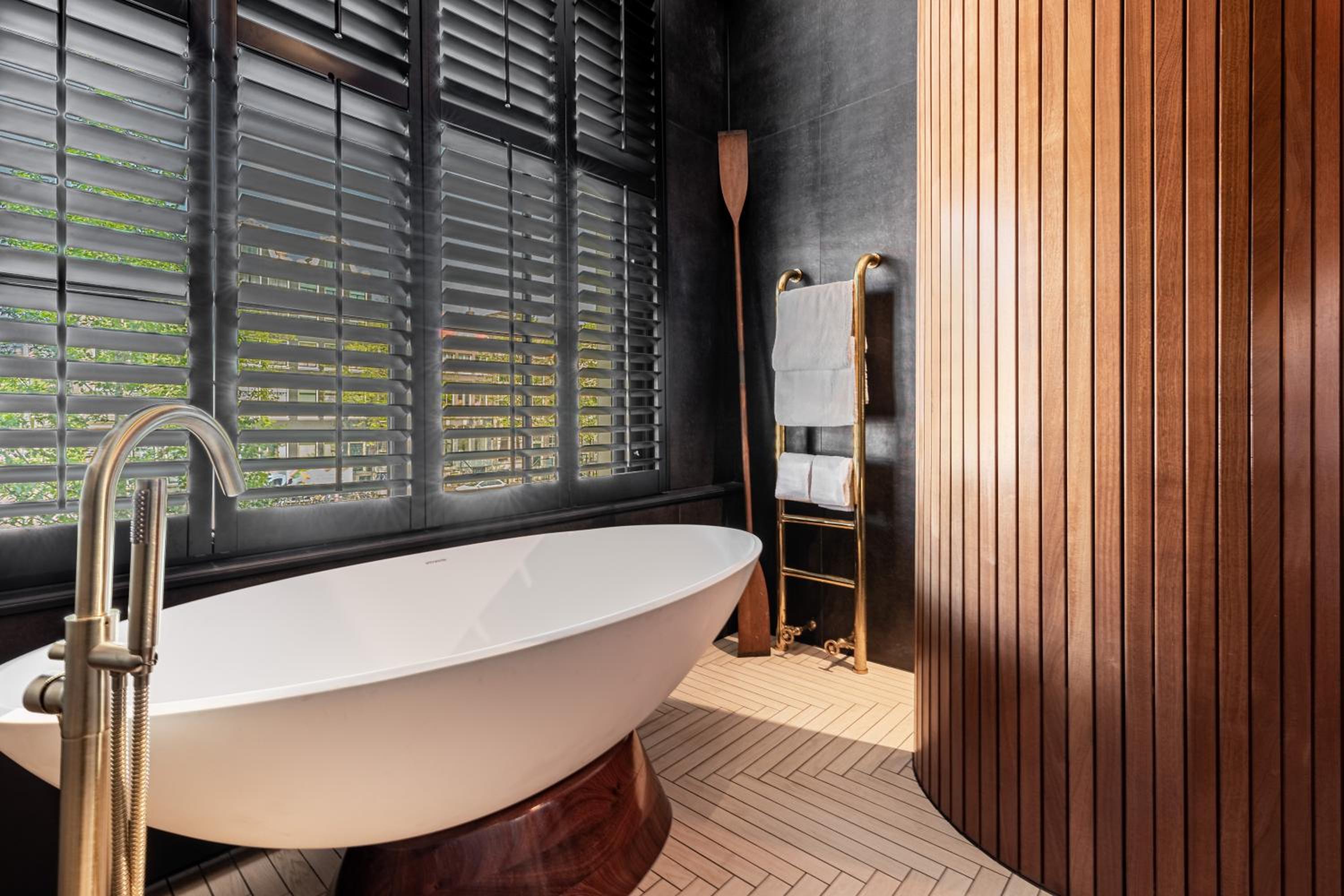 Signature Room with canal view: The Boat Builder photo 3