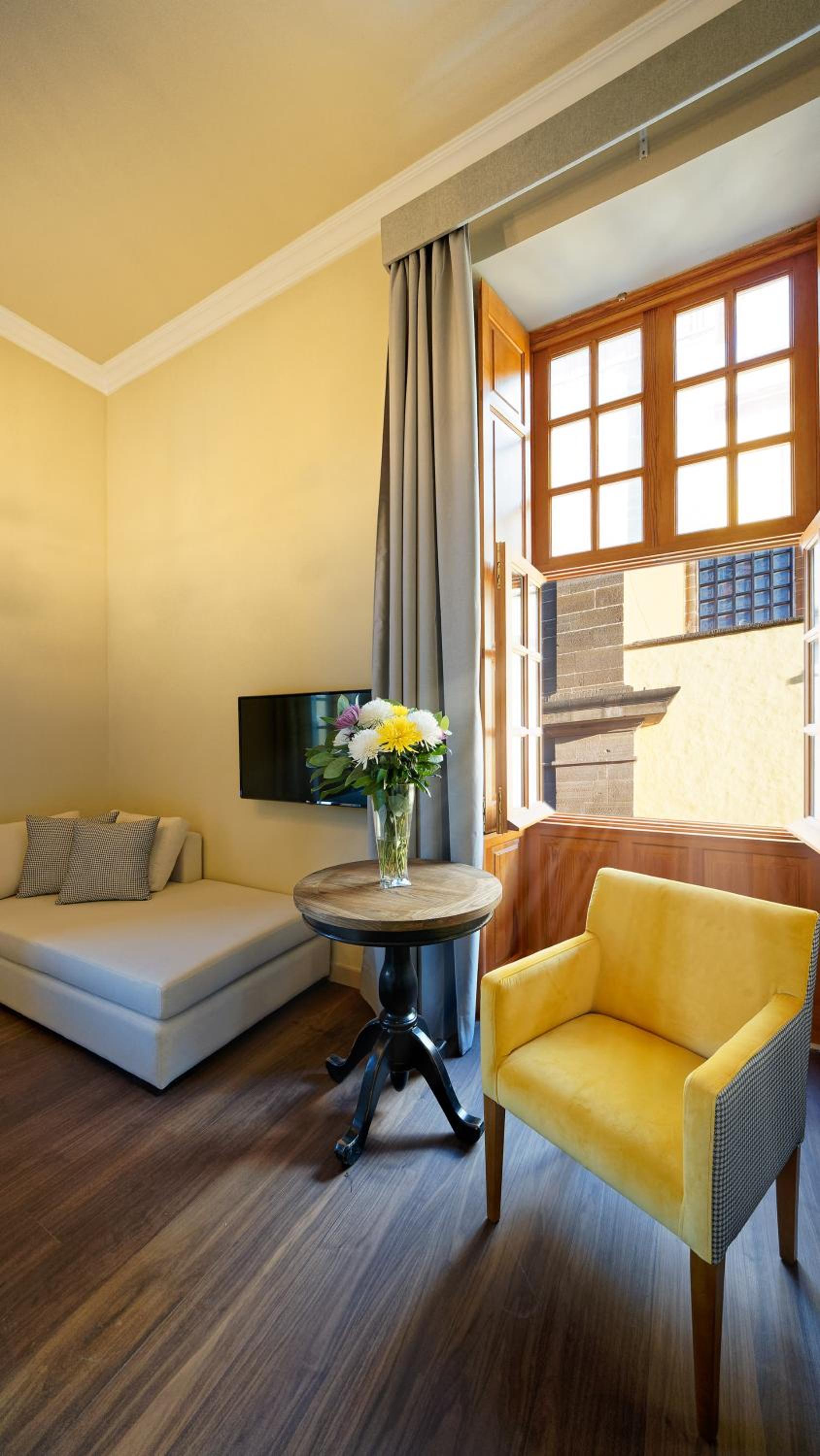 Superior Deluxe Double or Twin Room  photo 2