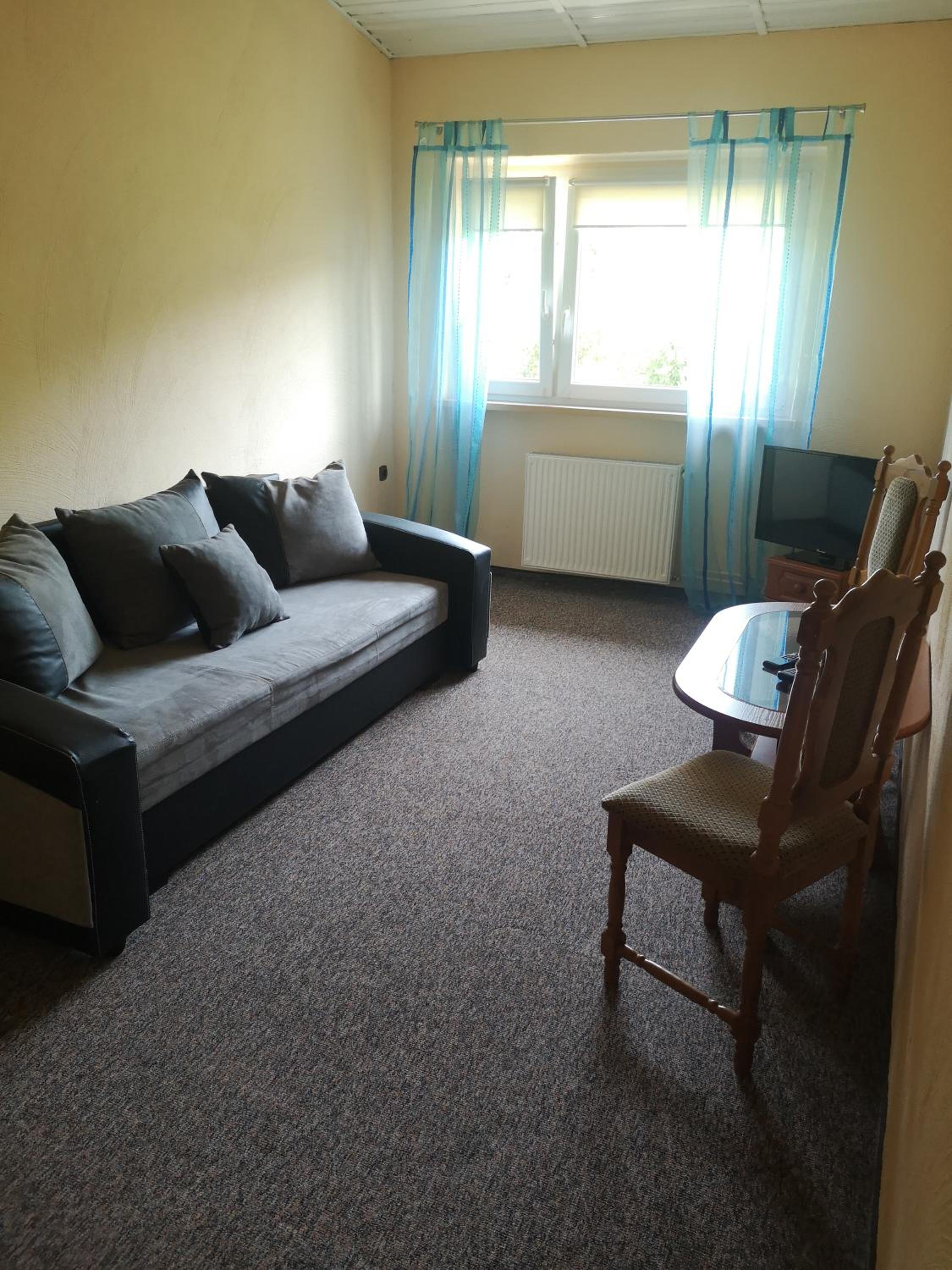 Studio Apartment - Photo 1