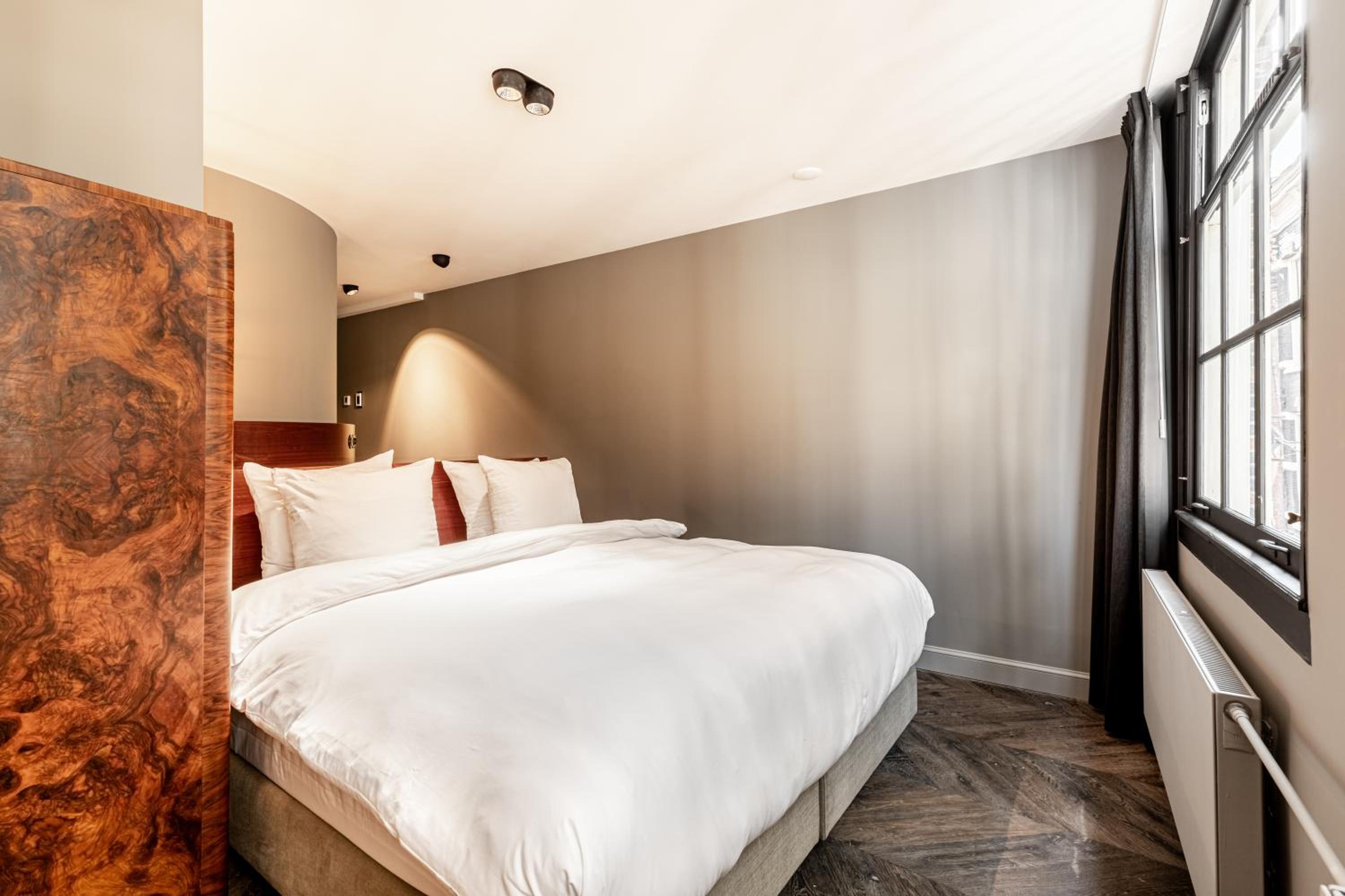 Double Room: The Woodworker