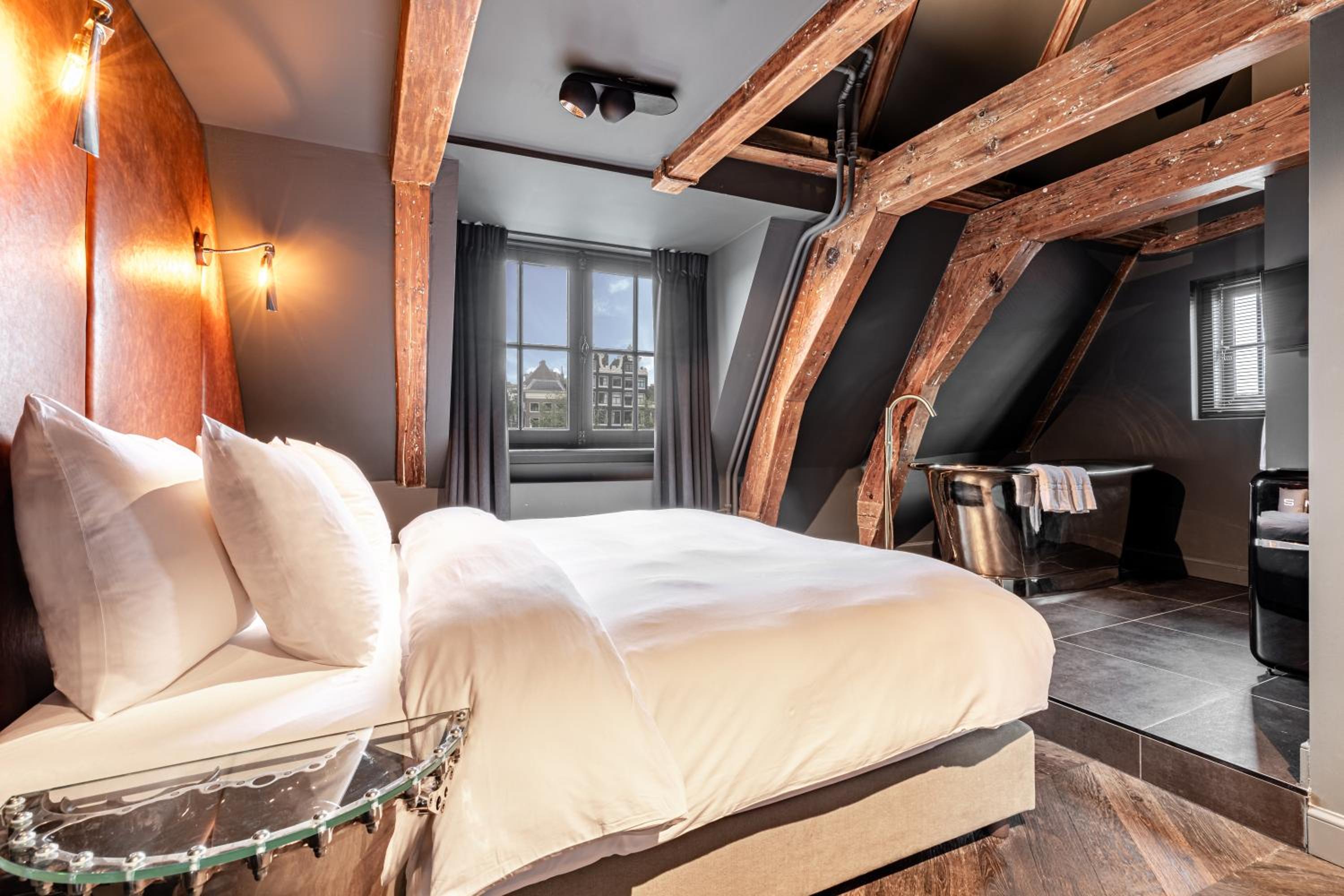 Loft with canal view: The Airplane builder photo 3