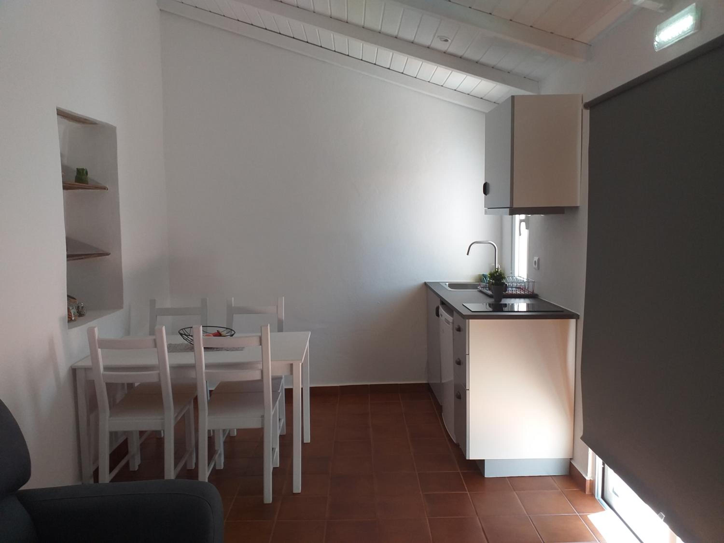 Two-Bedroom House - Photo 2