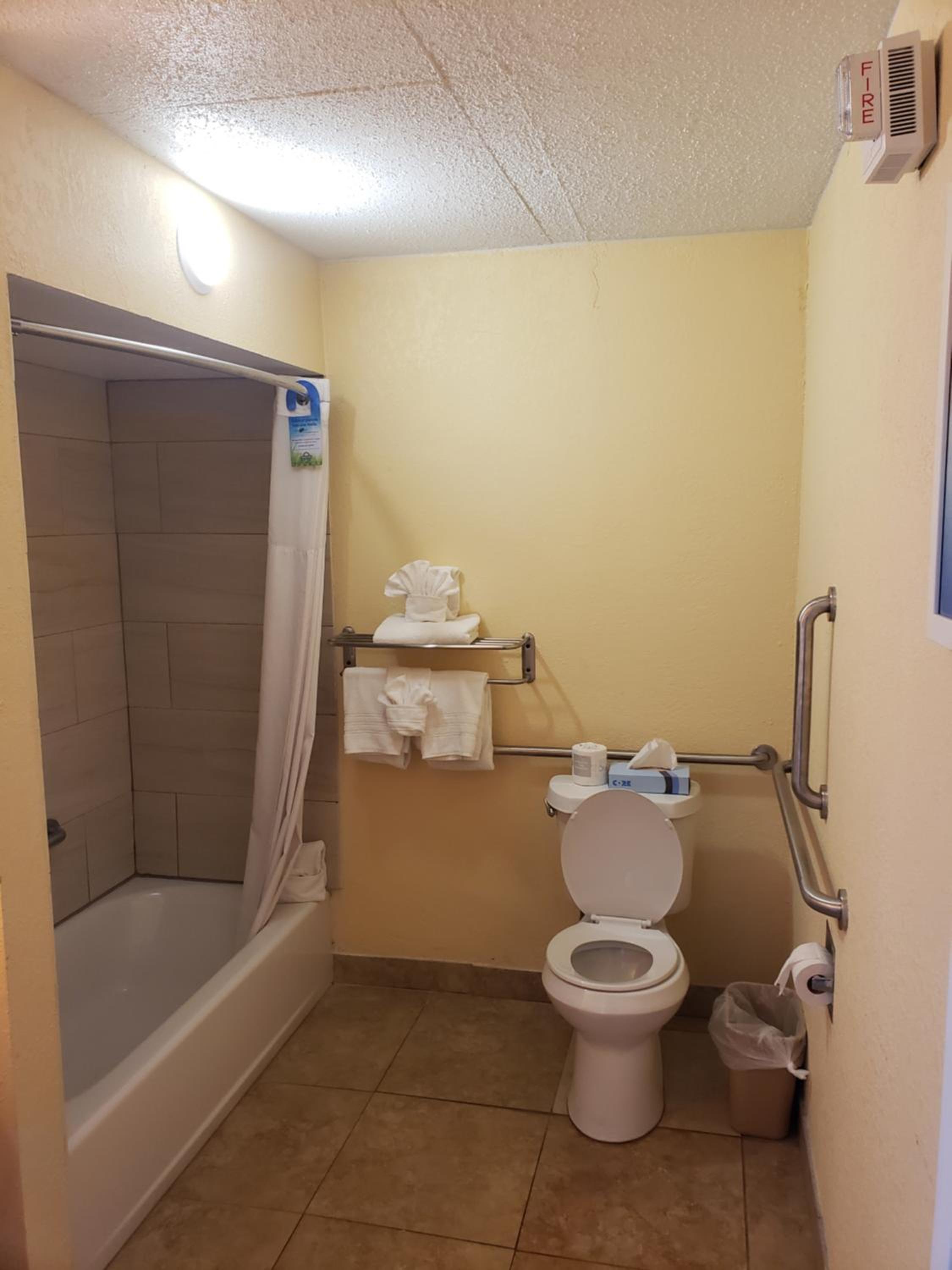 Double Room with Two Double Beds - Non-Smoking - Photo 5