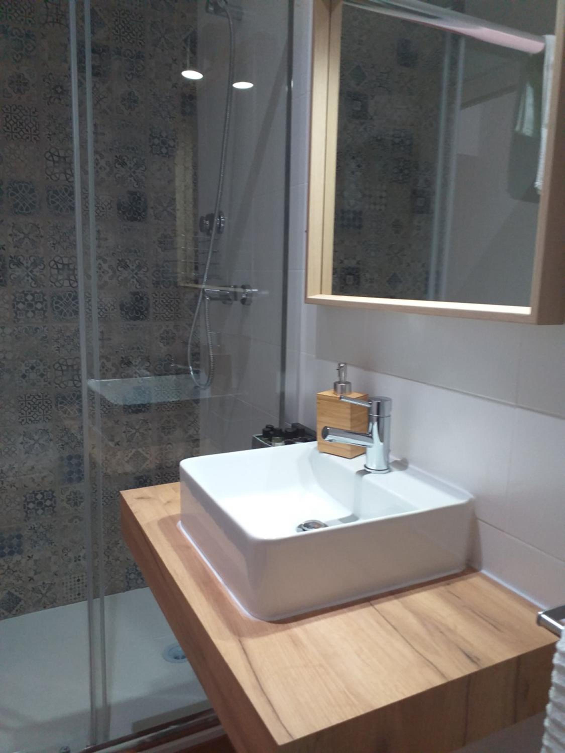 Two-Bedroom House - Photo 8