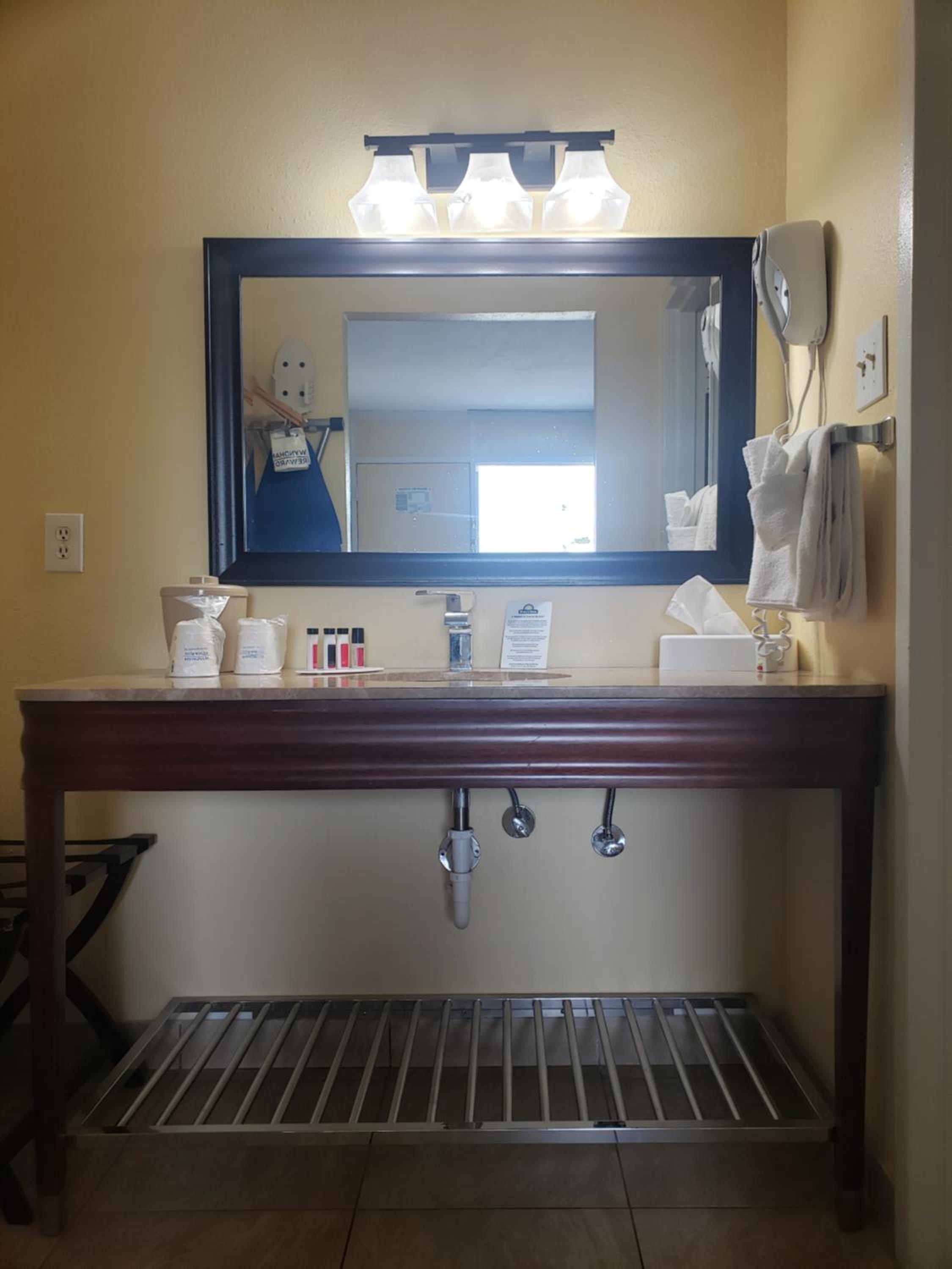 Double Room with Two Double Beds - Non-Smoking - Photo 6