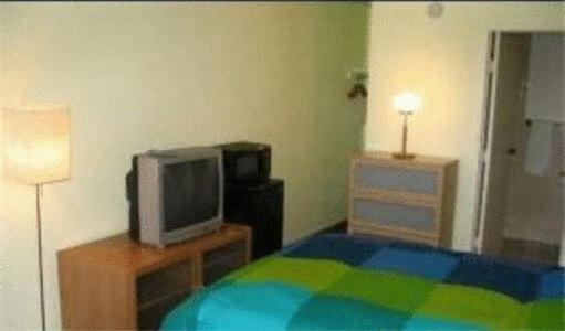 Queen Room photo 2