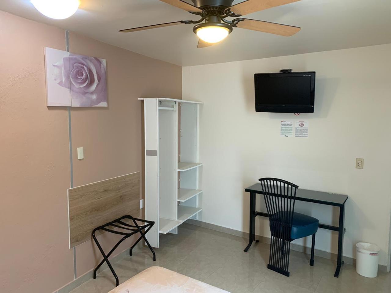 Standard Queen Room - Photo 19
