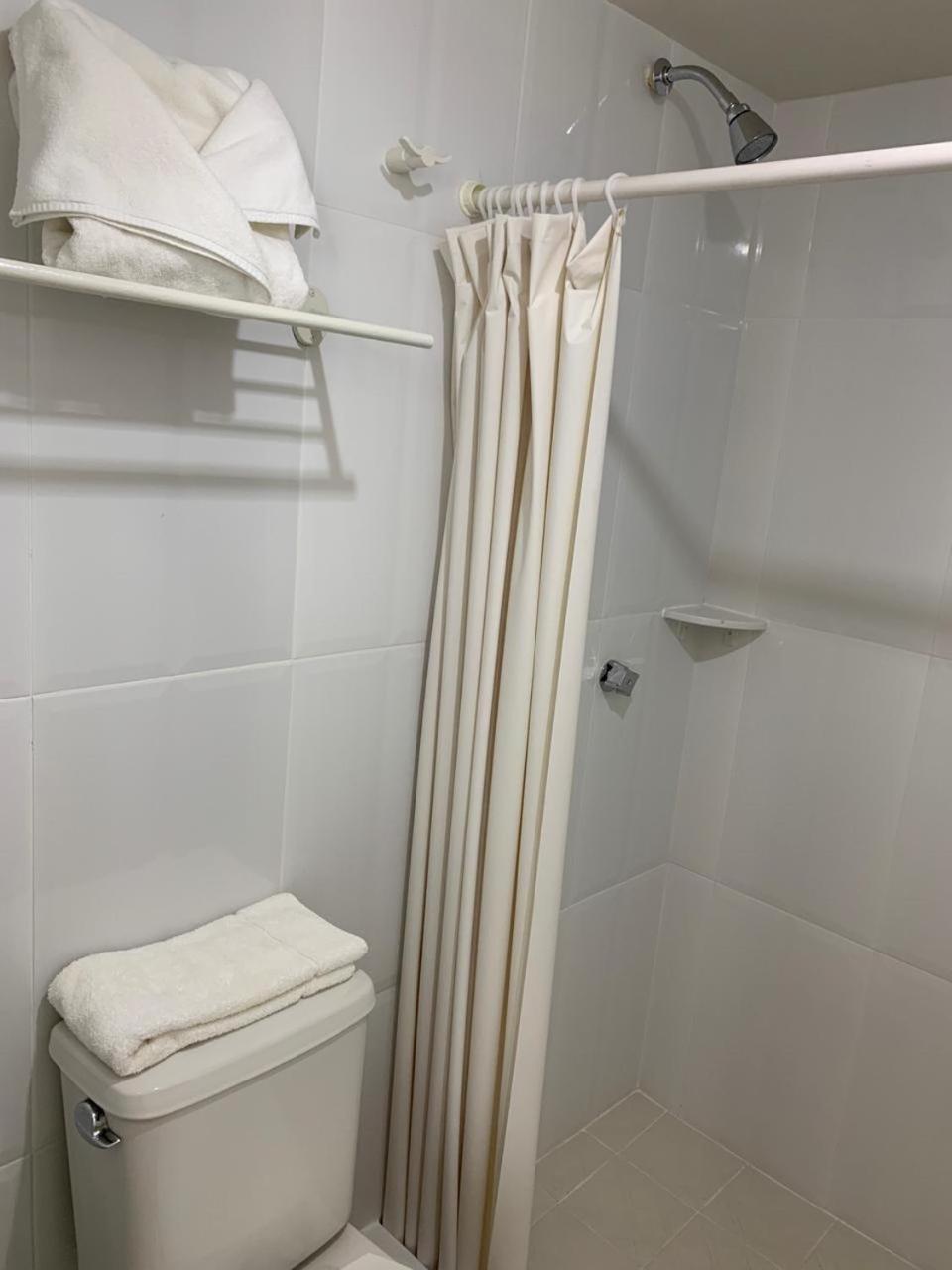 Standard Queen Room - Photo 20