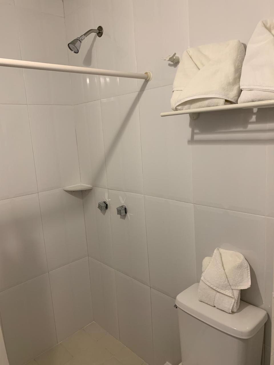 Twin Room - Photo 2