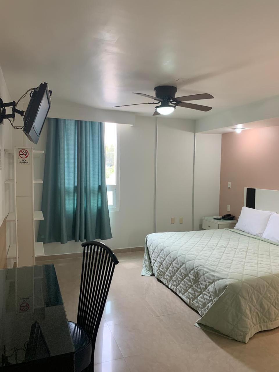 Standard King Room - Photo 6