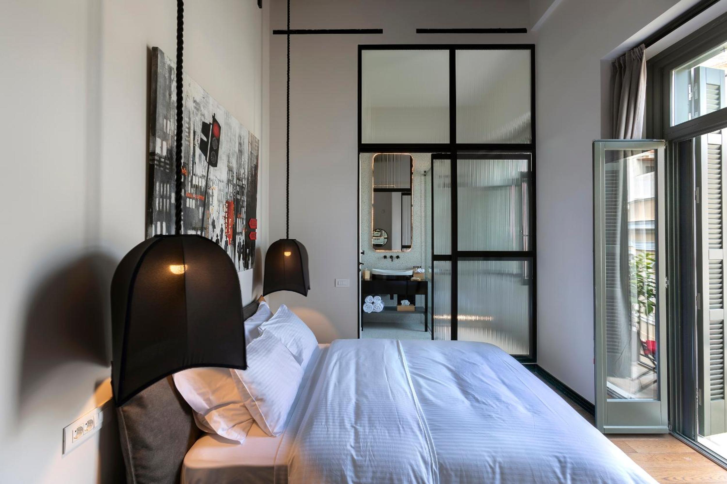 Deluxe Double or Twin Room with City View photo 2