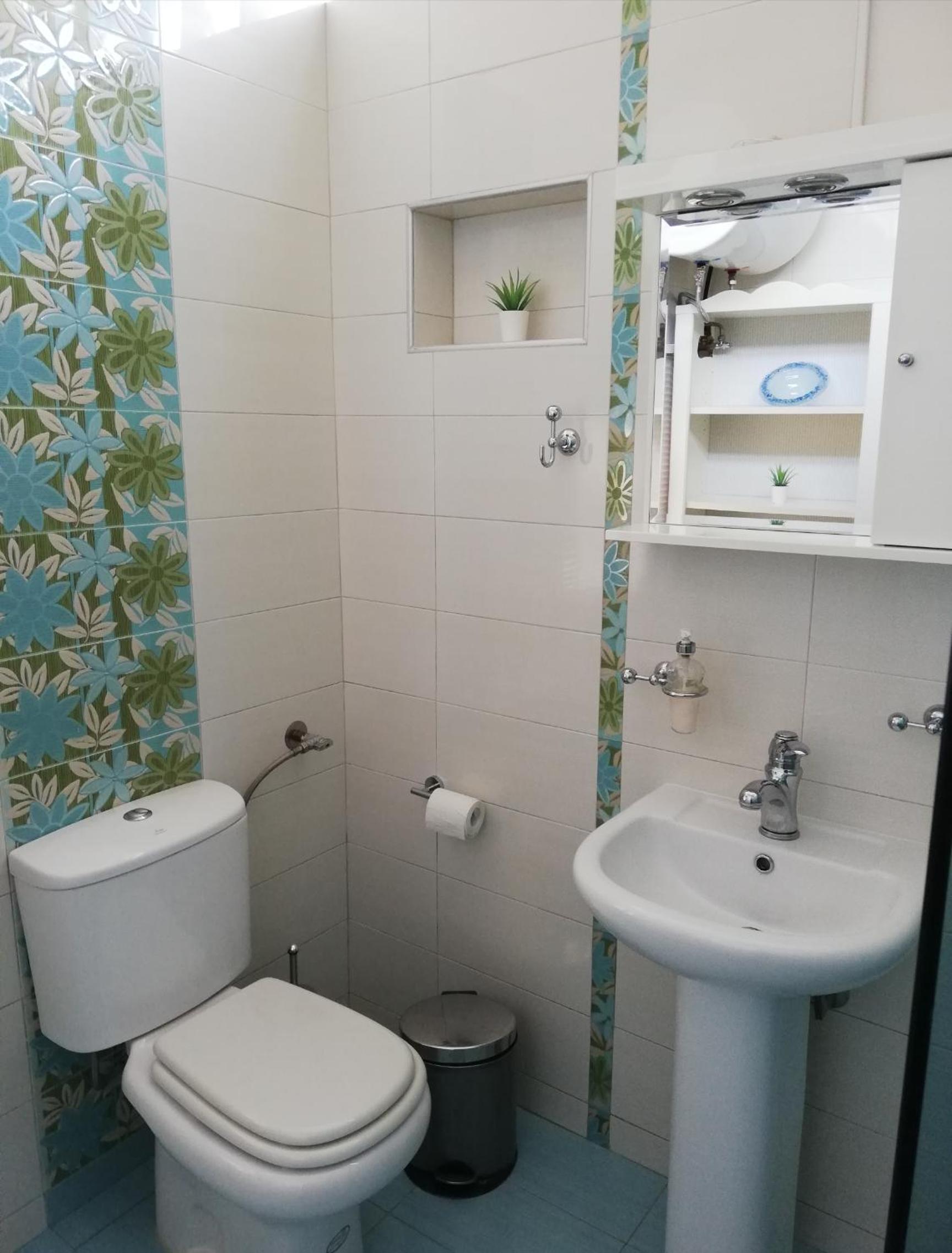 One-Bedroom Apartment - Photo 2