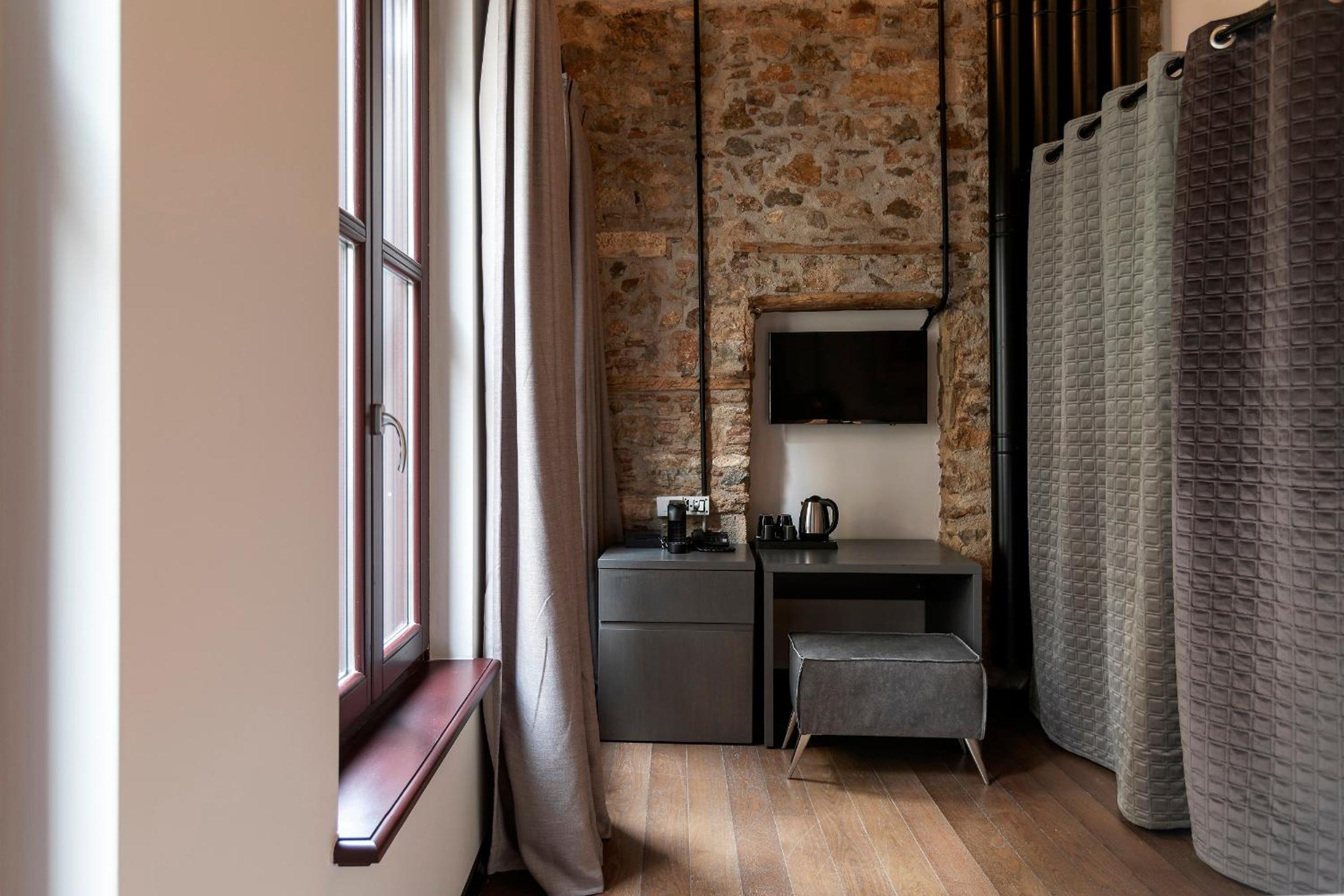 Superior Double or Twin Room with City View photo 2
