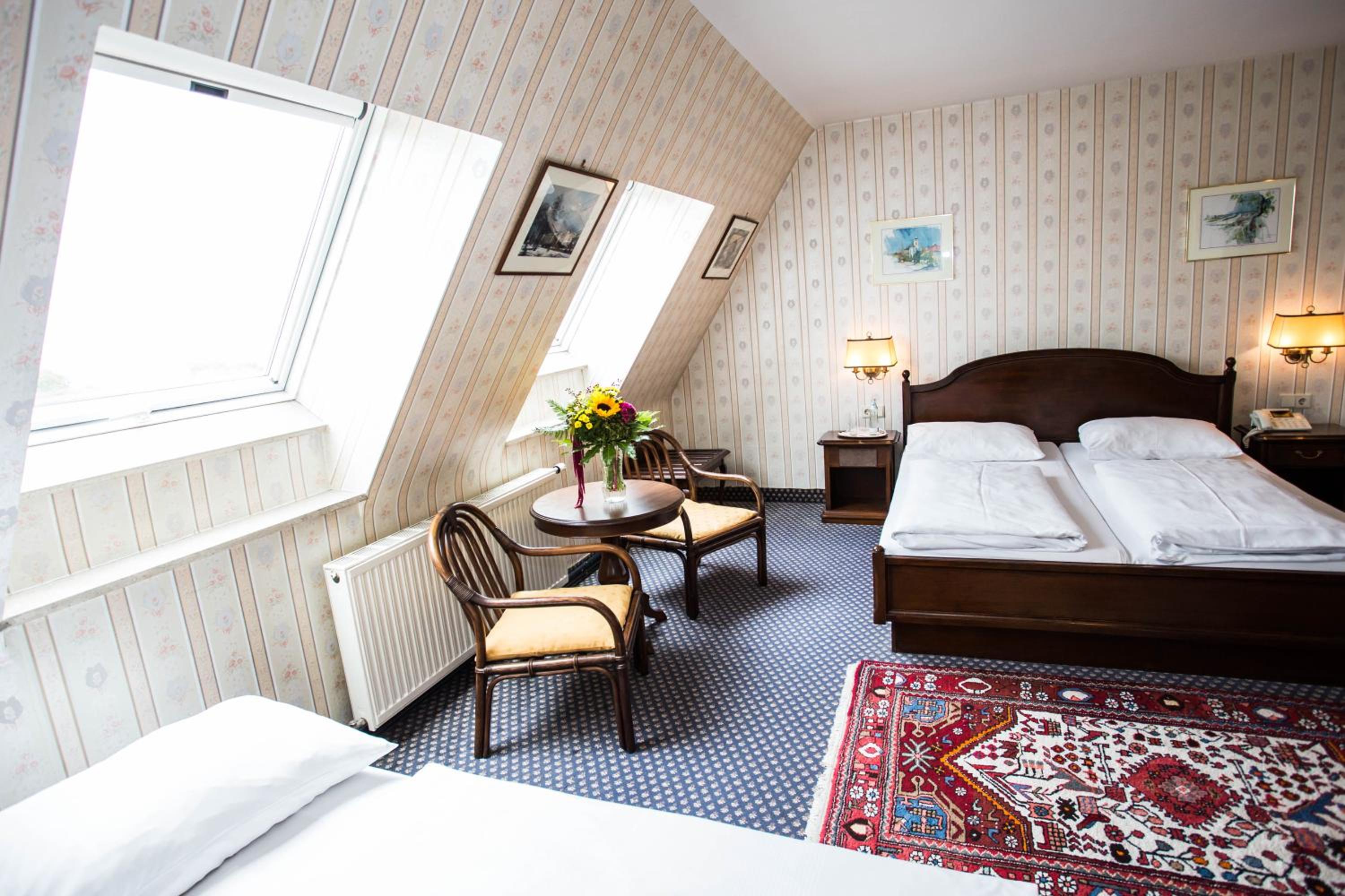 Quintuple Room