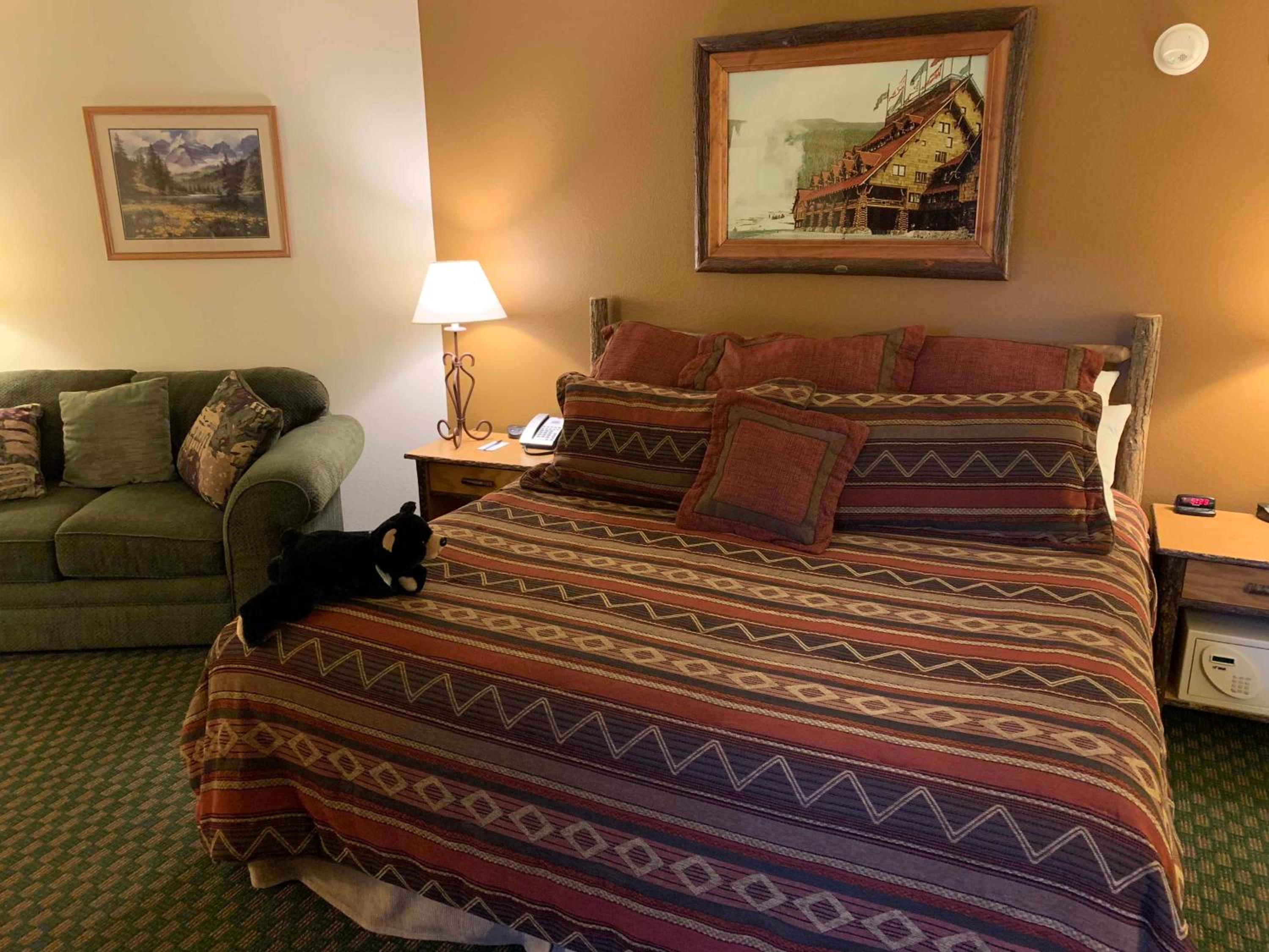 Deluxe King Suite with Twin Size Sofa Bed - Non-Smoking photo 3