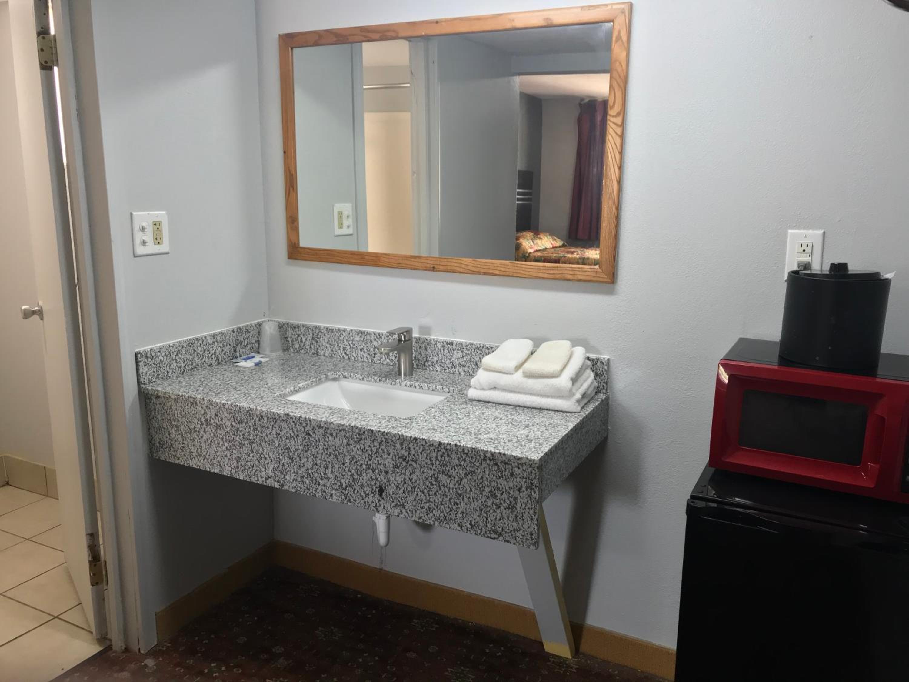 Double Room - Photo 6