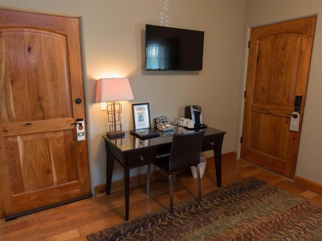 Queen Room