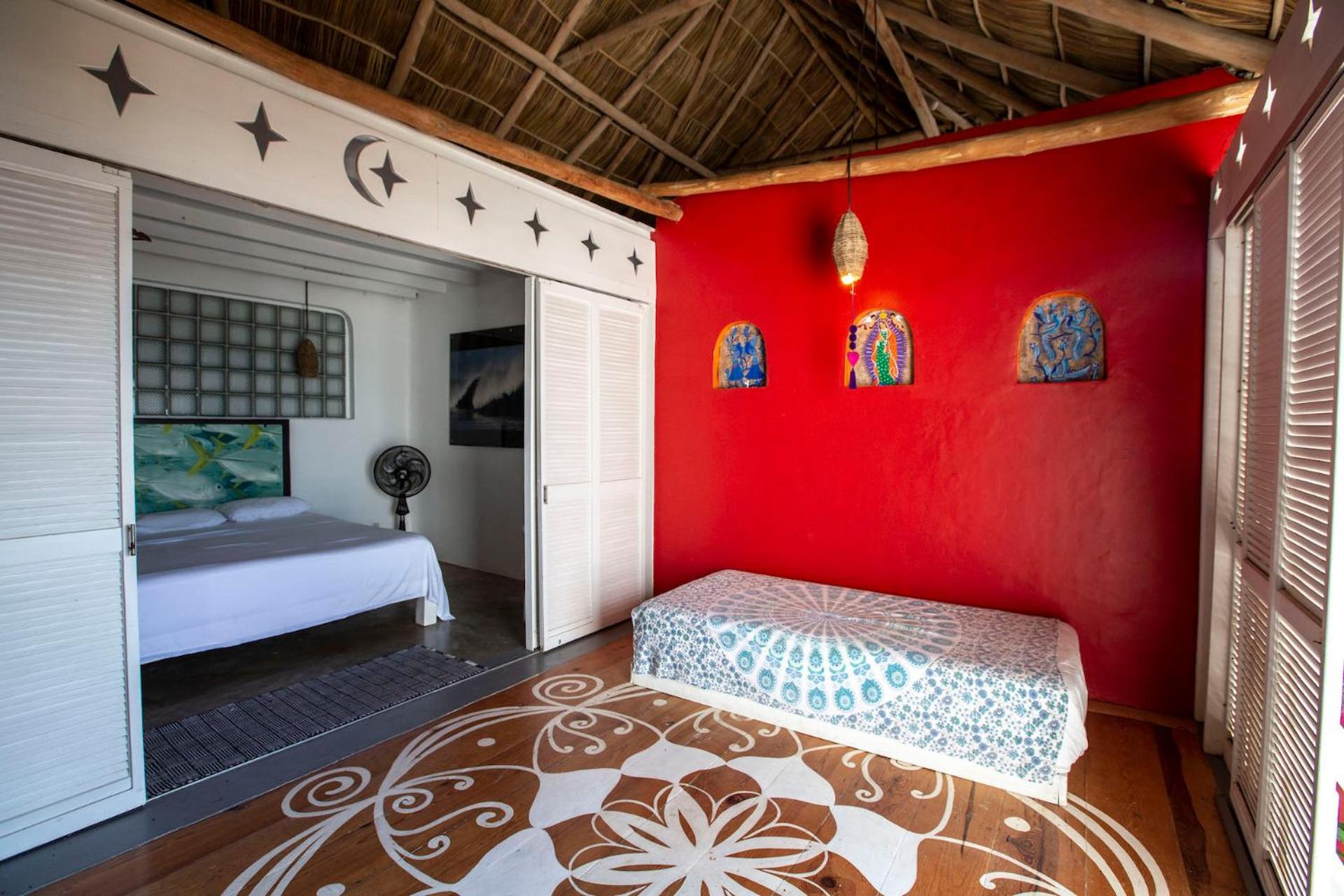 Standard Twin Room with Sea View - Photo 10