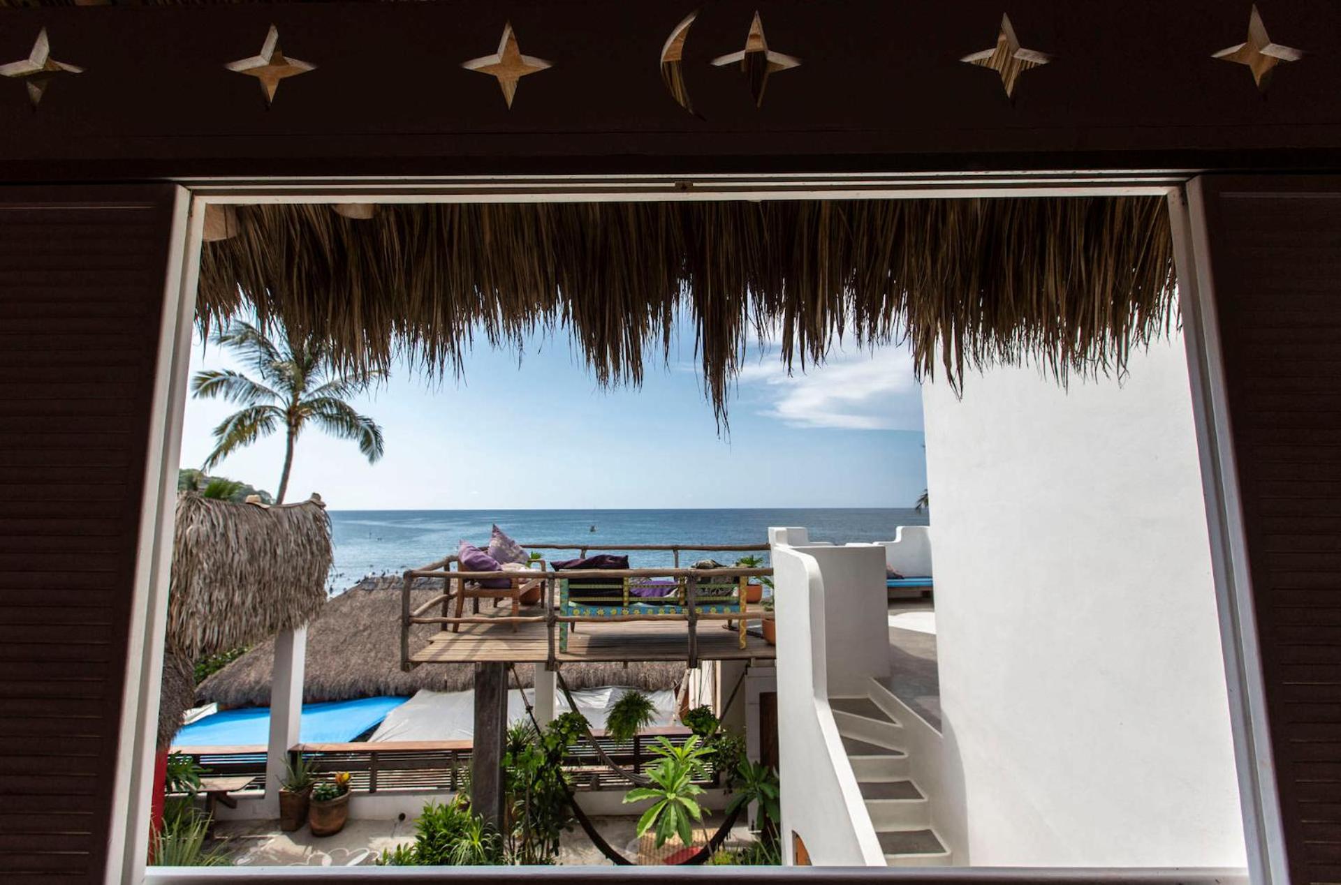 Standard Twin Room with Sea View - Photo 8