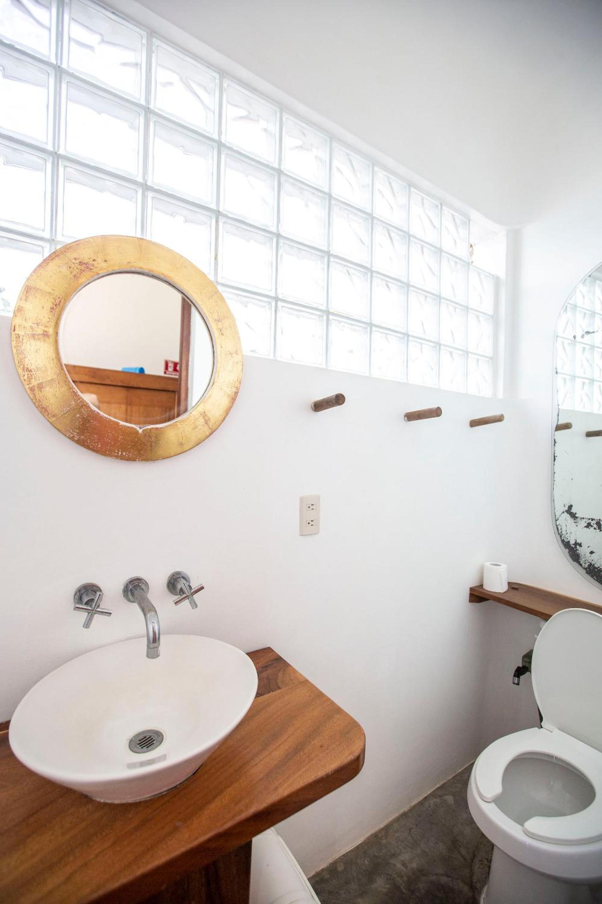 Standard Twin Room with Sea View - Photo 6
