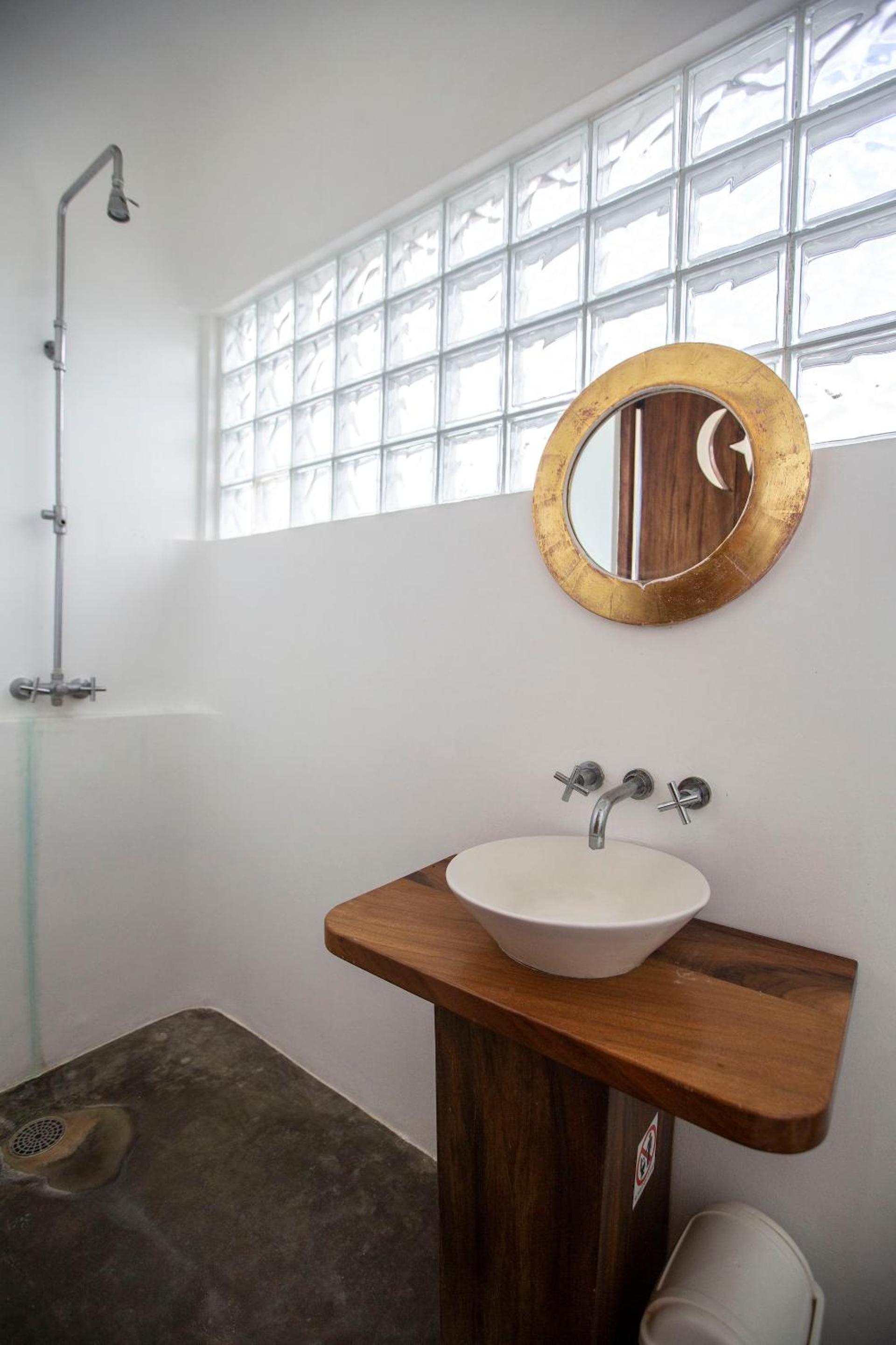 Standard Twin Room with Sea View - Photo 4