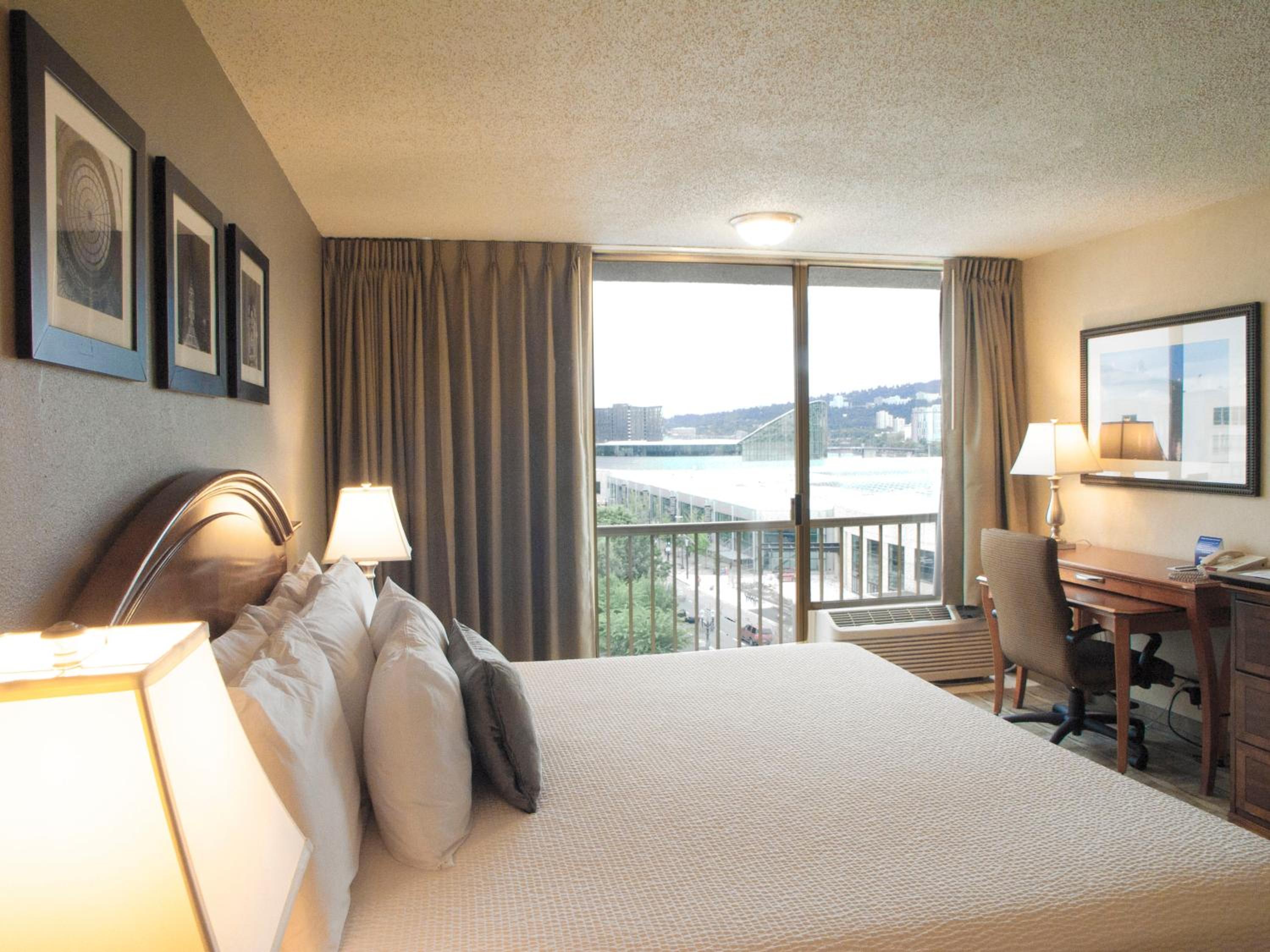 Deluxe King Room - Photo 11