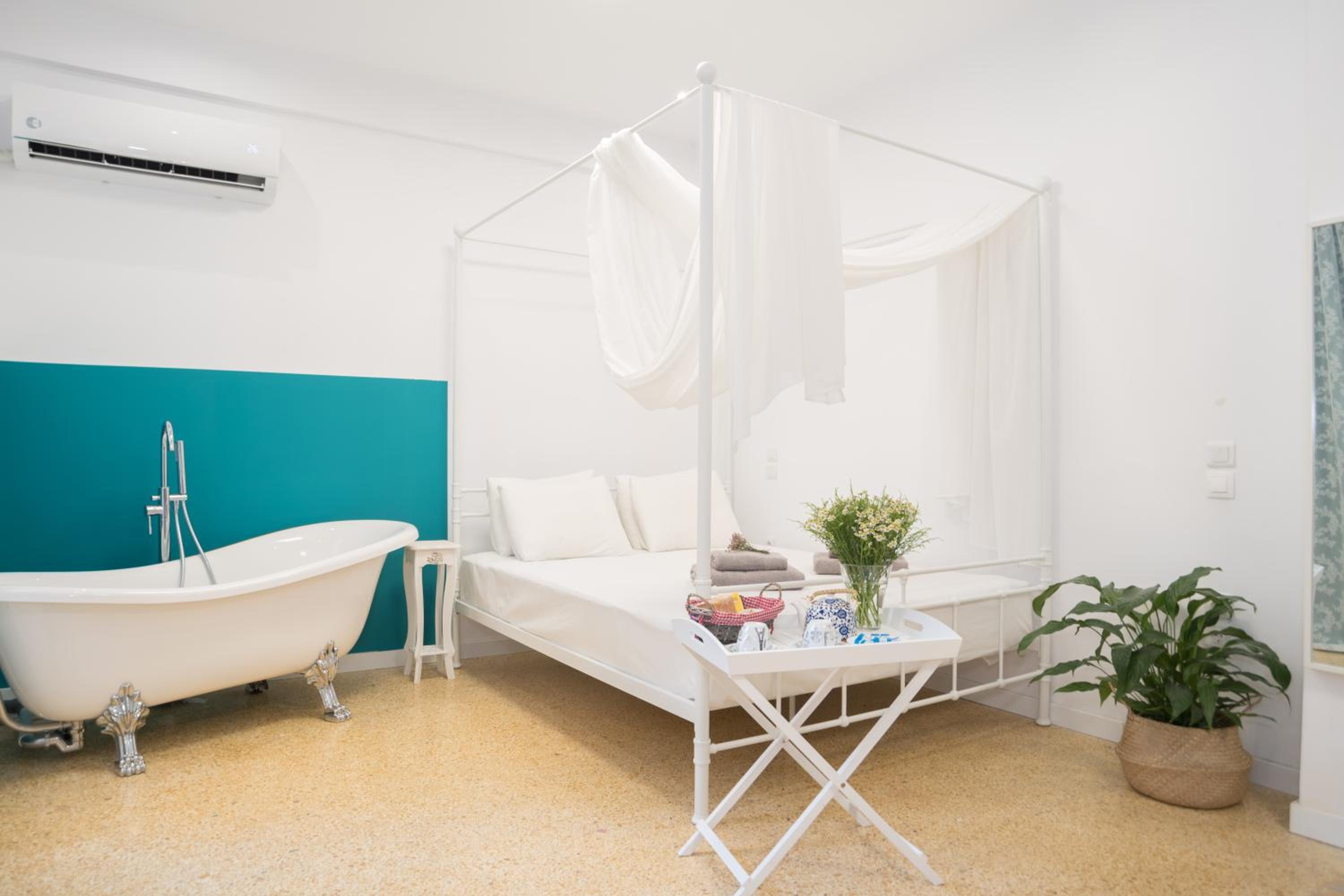 Studio Apartment photo 1
