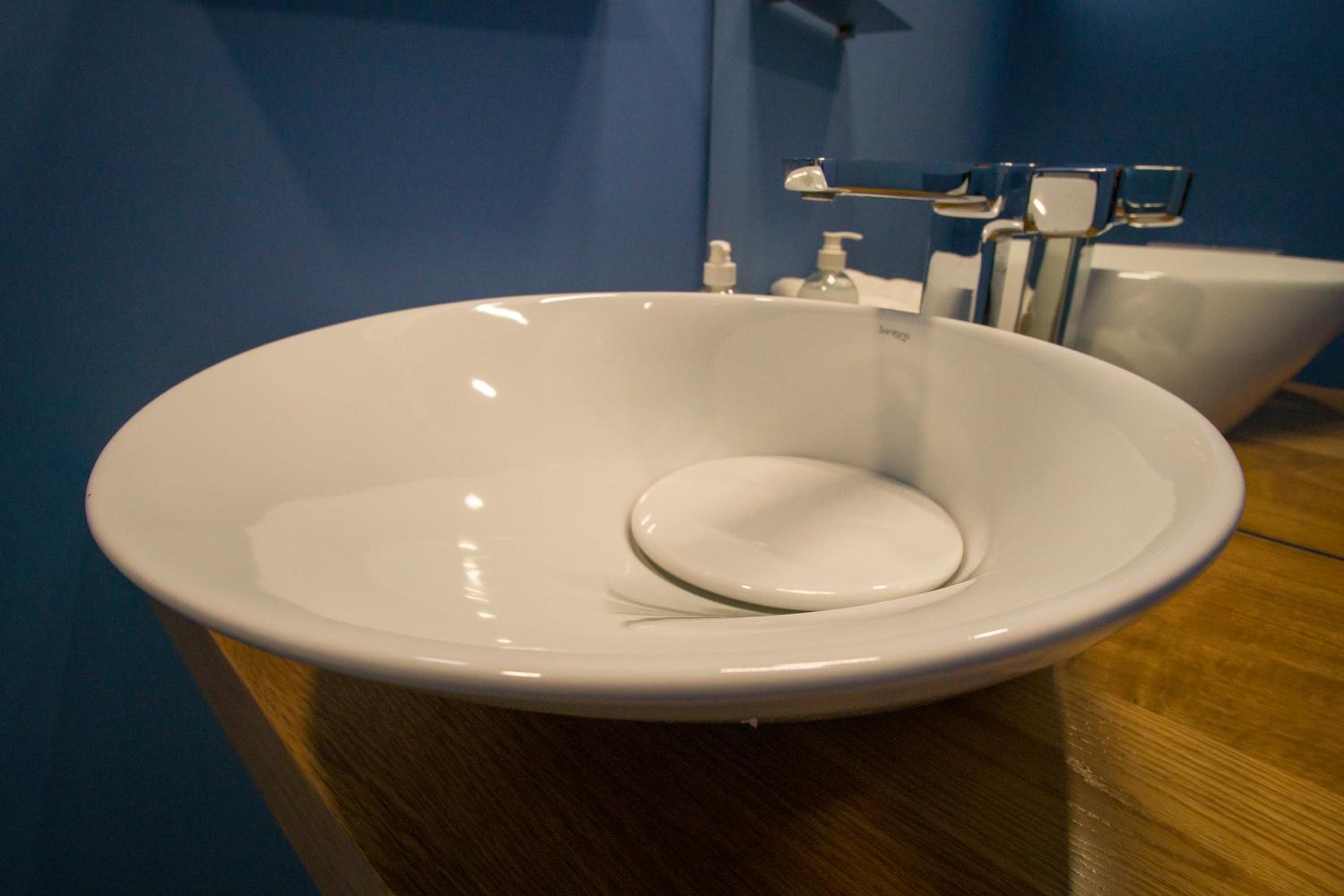 Double or Twin Room with Private External Bathroom - Photo 7