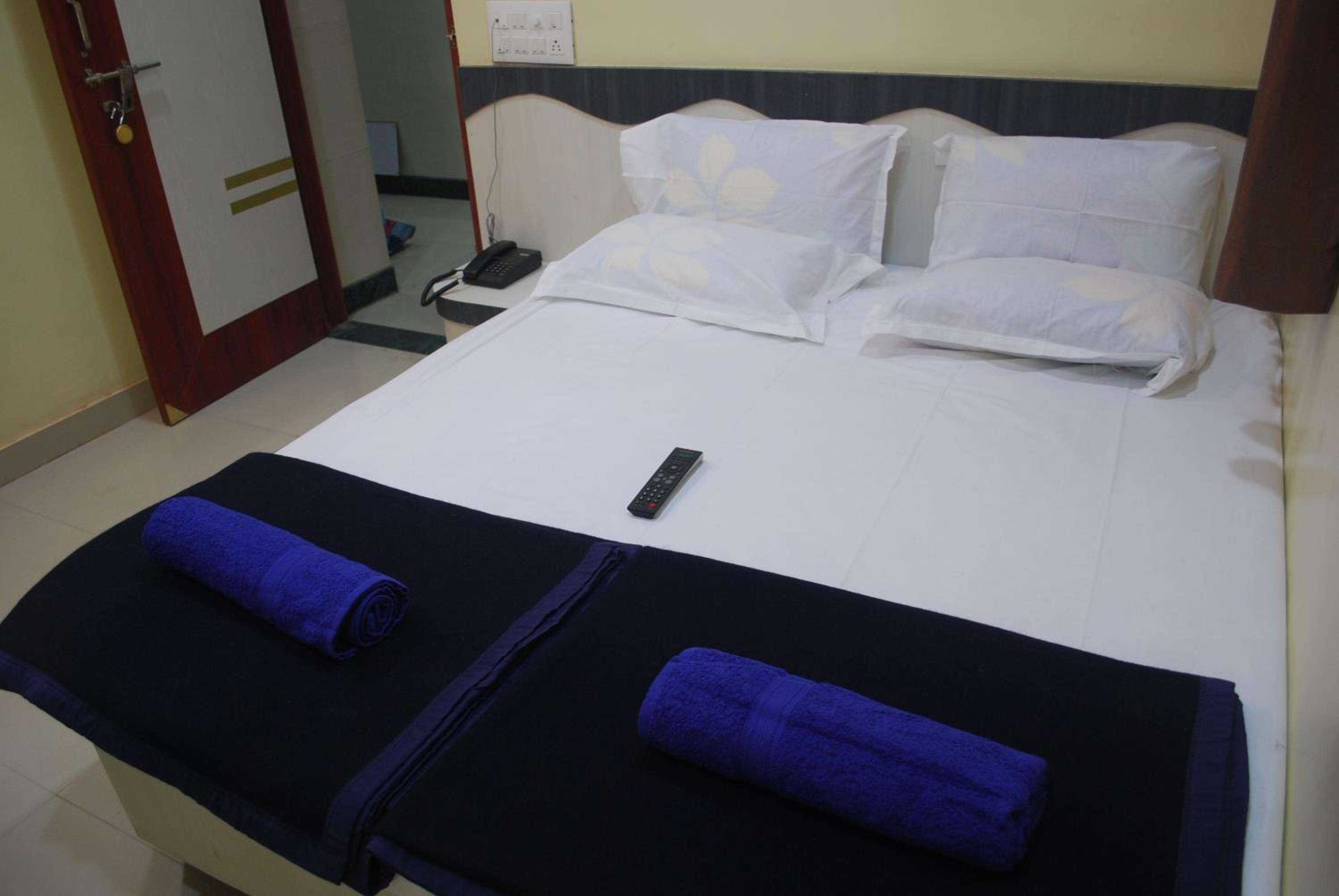 Deluxe Double Room with Fan photo 2